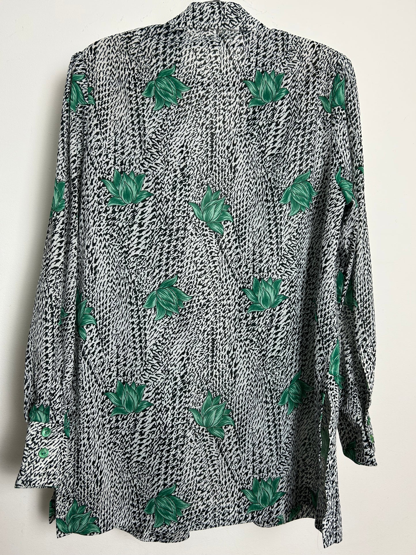 Vintage 1980s BARUCH Size 12 Black White & Green Animal Print With Leaves Open Front Cover Up Shirt