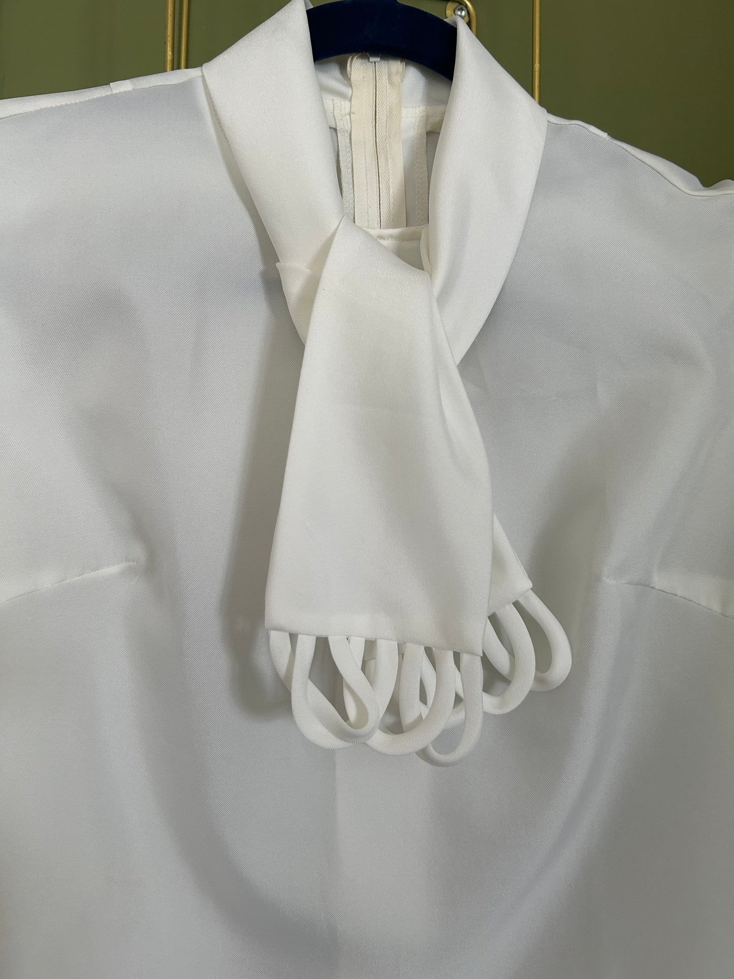 Vintage 1960s Size 8 White Sleeveless Scarf Tie Blouse/Top