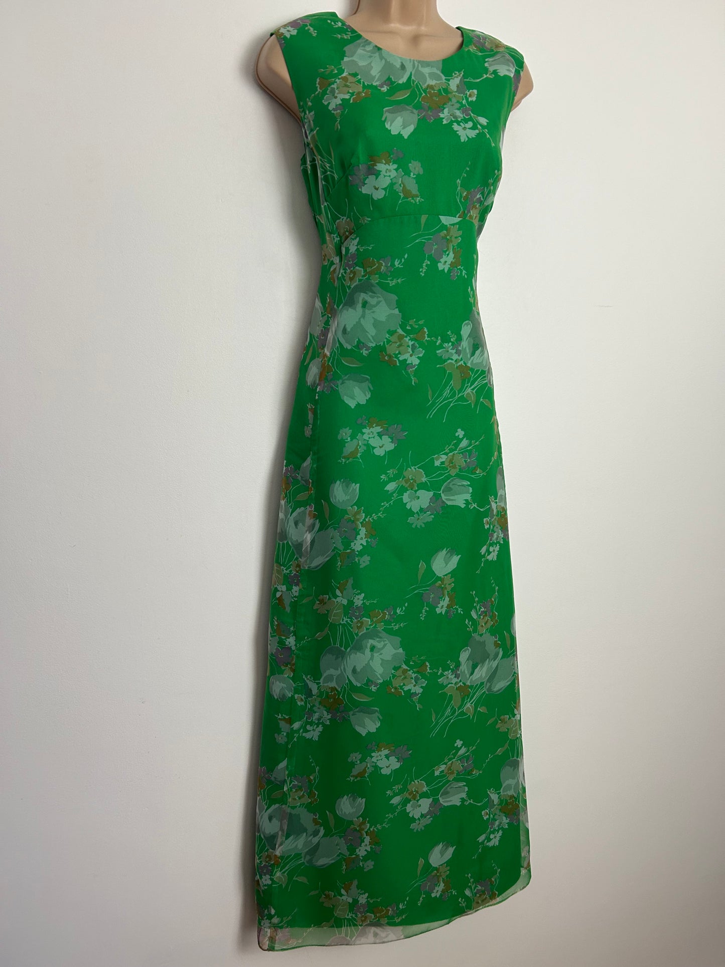 Vintage 1970s SILVERSTAR Size 8-10 Green Floral Print Sleeveless Chiffon Maxi Dress