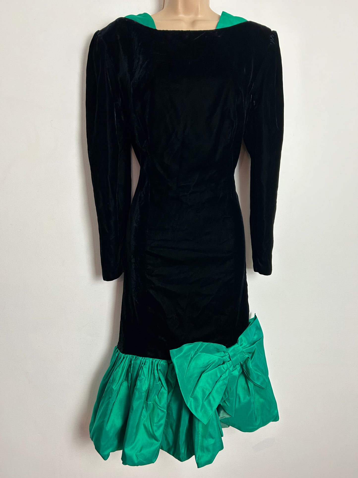 Vintage 1980s DESIGNER CARVEN PARIS Size 12 Black & Green Velvet Silk Bow Detail Cocktail Party Dress