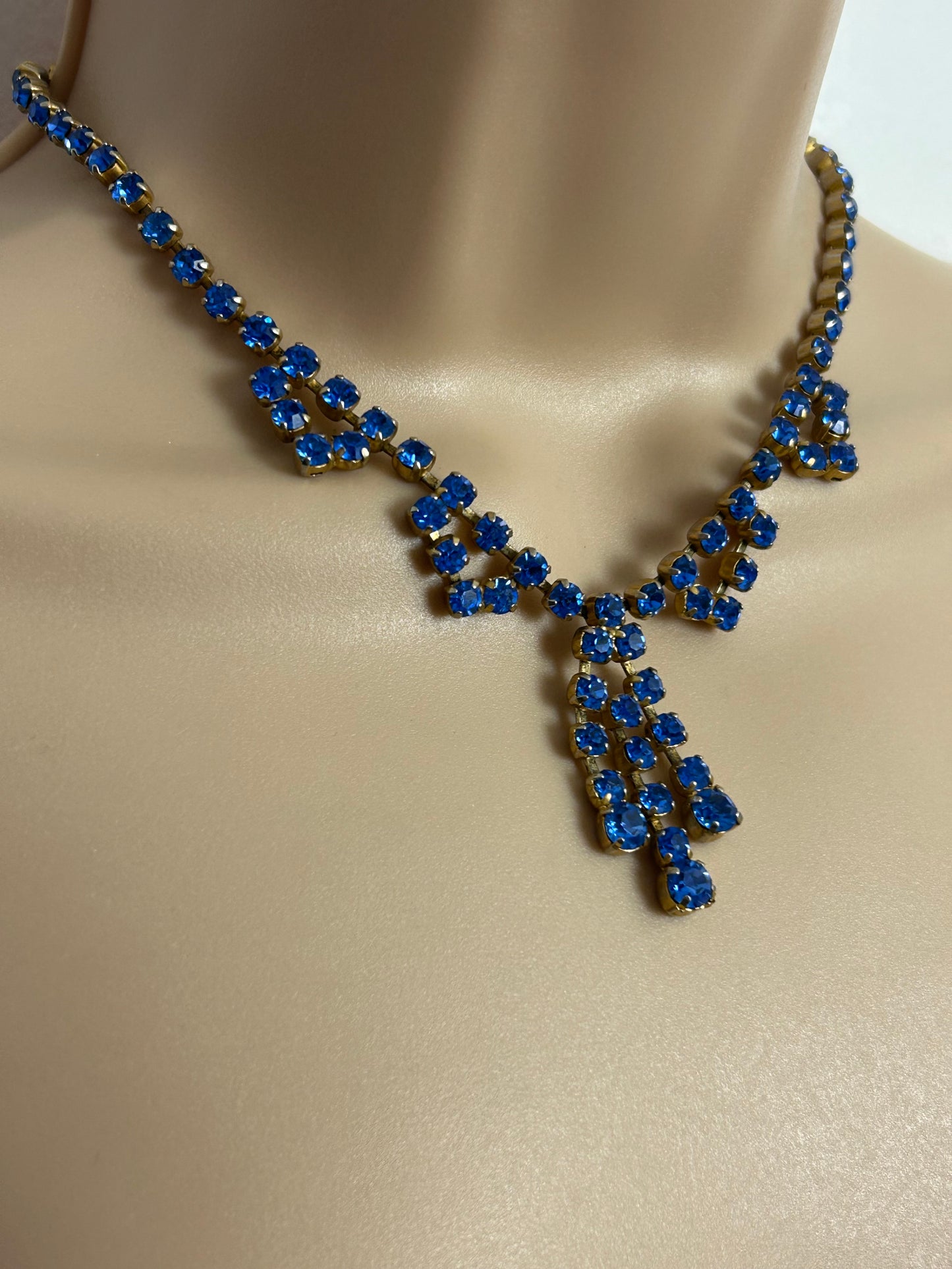 Vintage 1960s Beautiful Blue Diamante Glass Stone Set Necklace