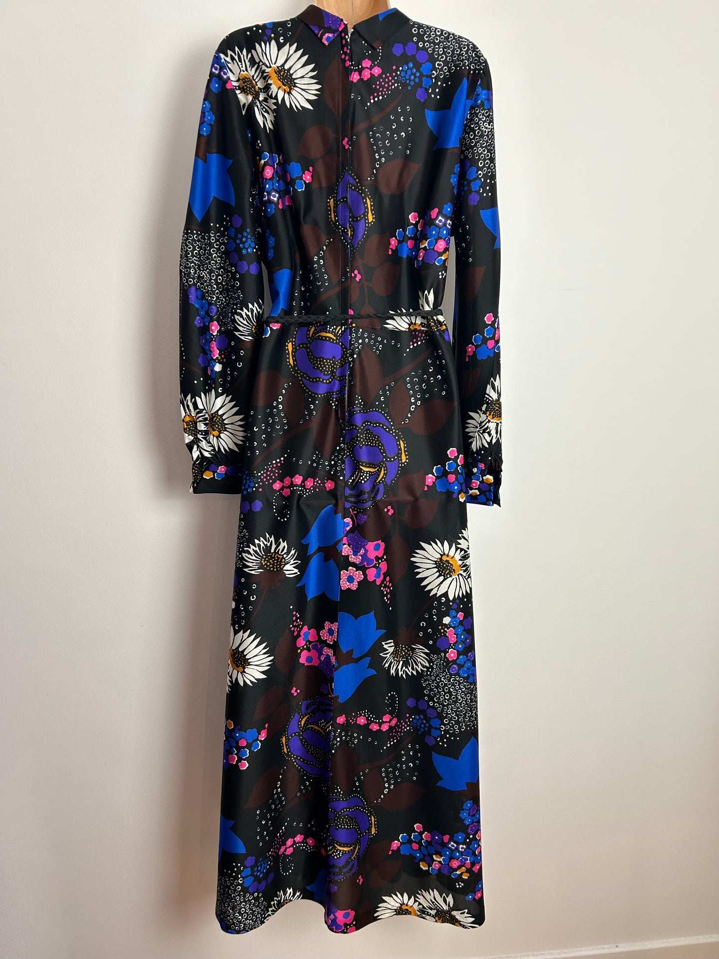Vintage 1970s Size 16-18 Black Blue Purple & Pink Floral Print Pussy Bow Long Sleeve Belted Maxi Dress
