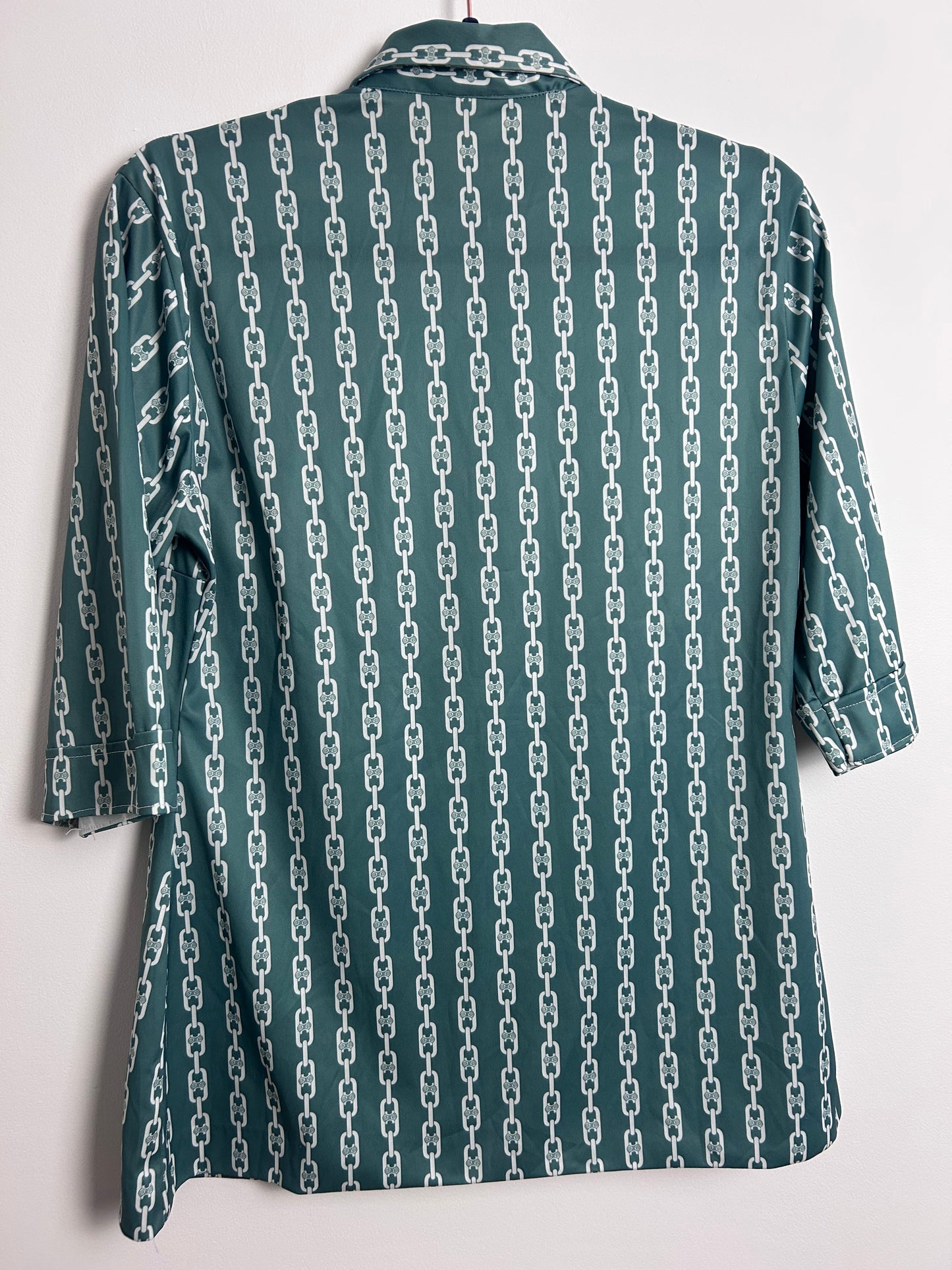 Vintage 1970s UK Size 12 Green & White Abstract Chain Print Long Sleeve Shirt