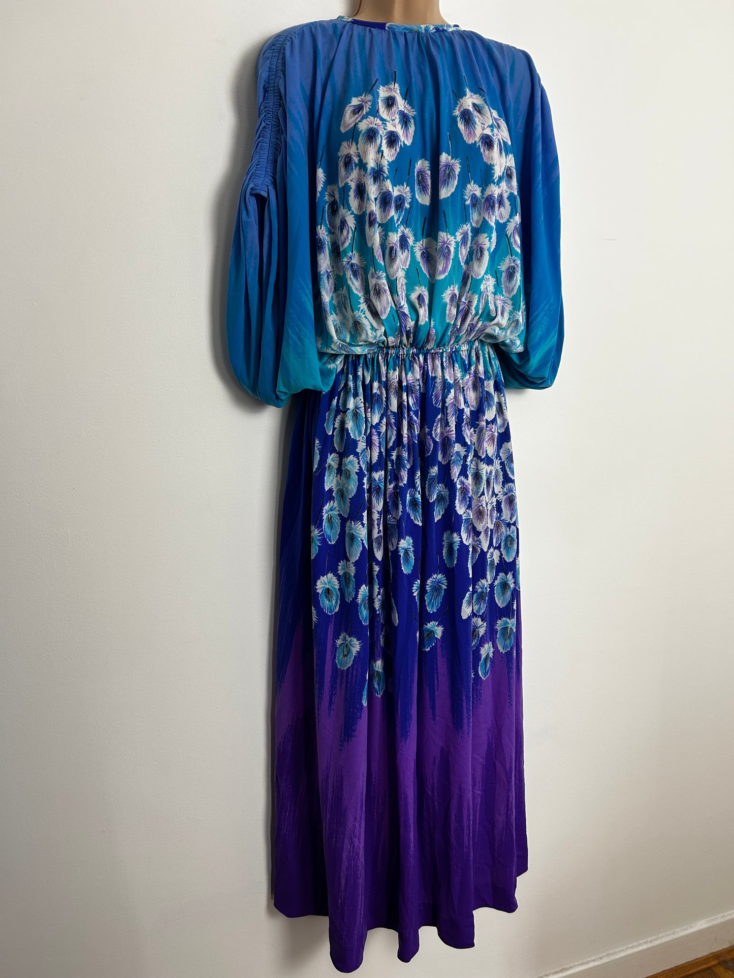 Vintage Late 1970s ROSE MARIE REID UK Size 10-12 Blue & Purple Tones Feather Print Wide Sleeve Maxi Dress