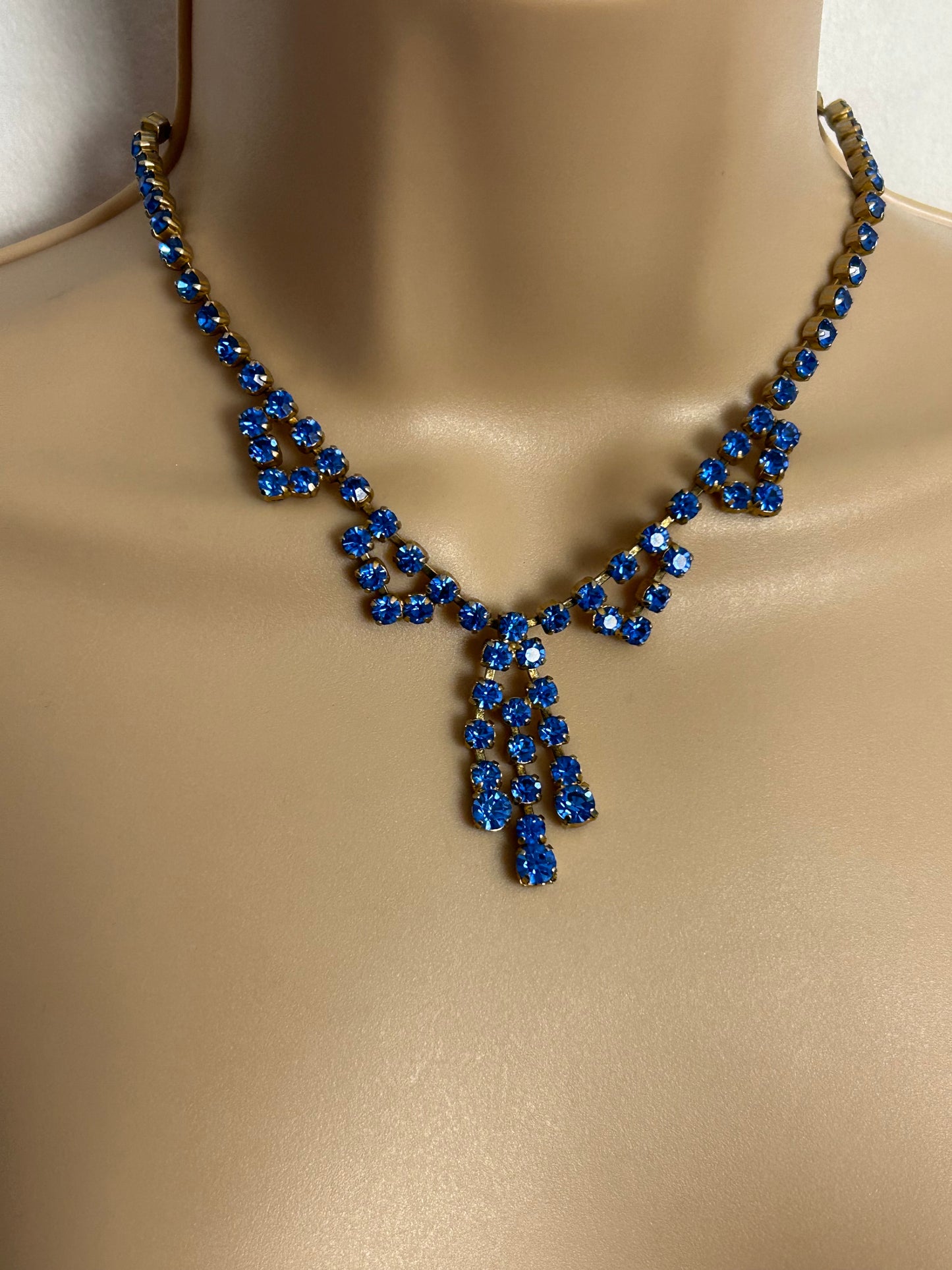 Vintage 1960s Beautiful Blue Diamante Glass Stone Set Necklace