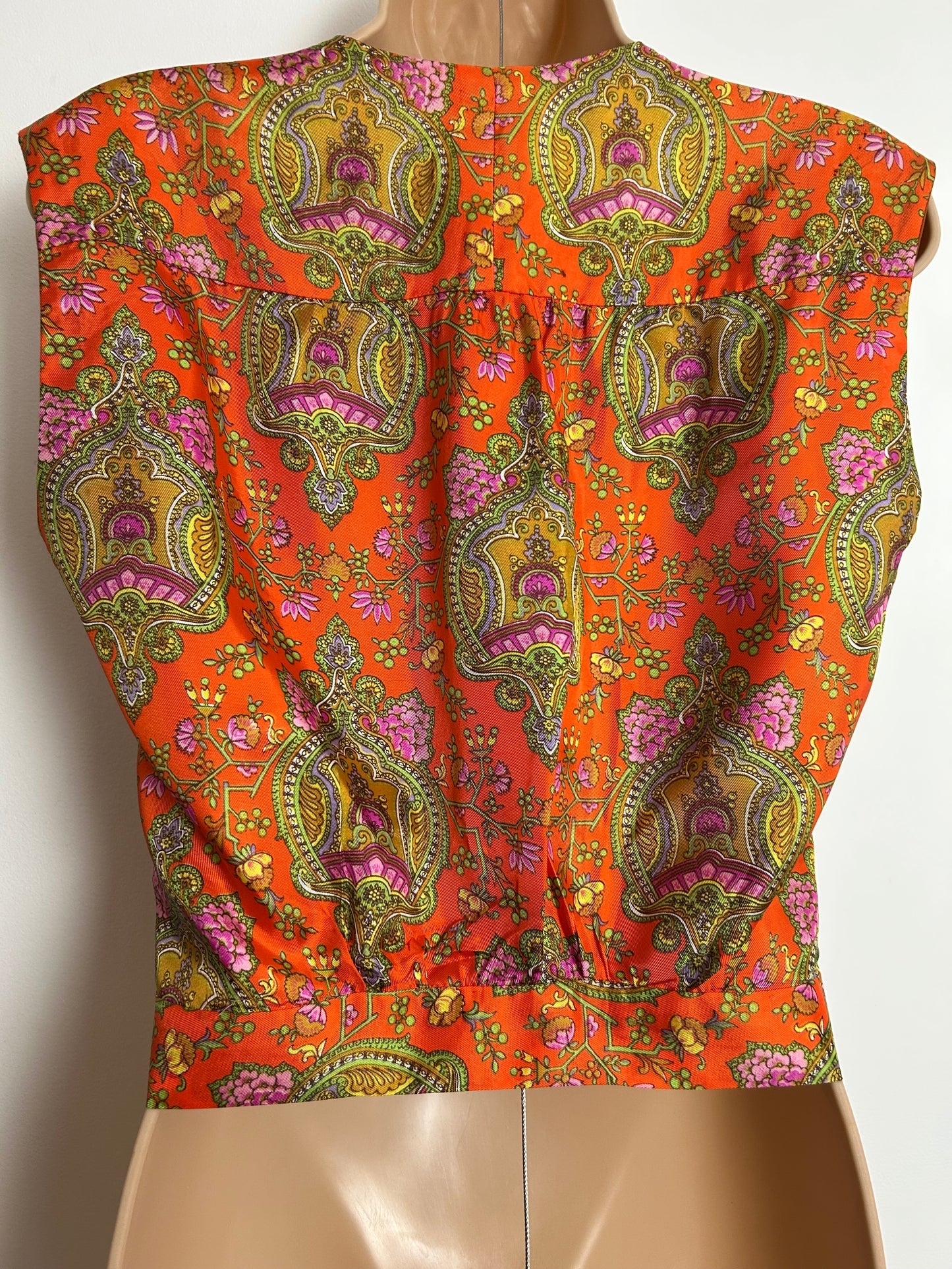 Vintage 1970s Size 10 Orange Green & Pink Nouveau Floral Print Sleeveless Tie Waisted Blouse