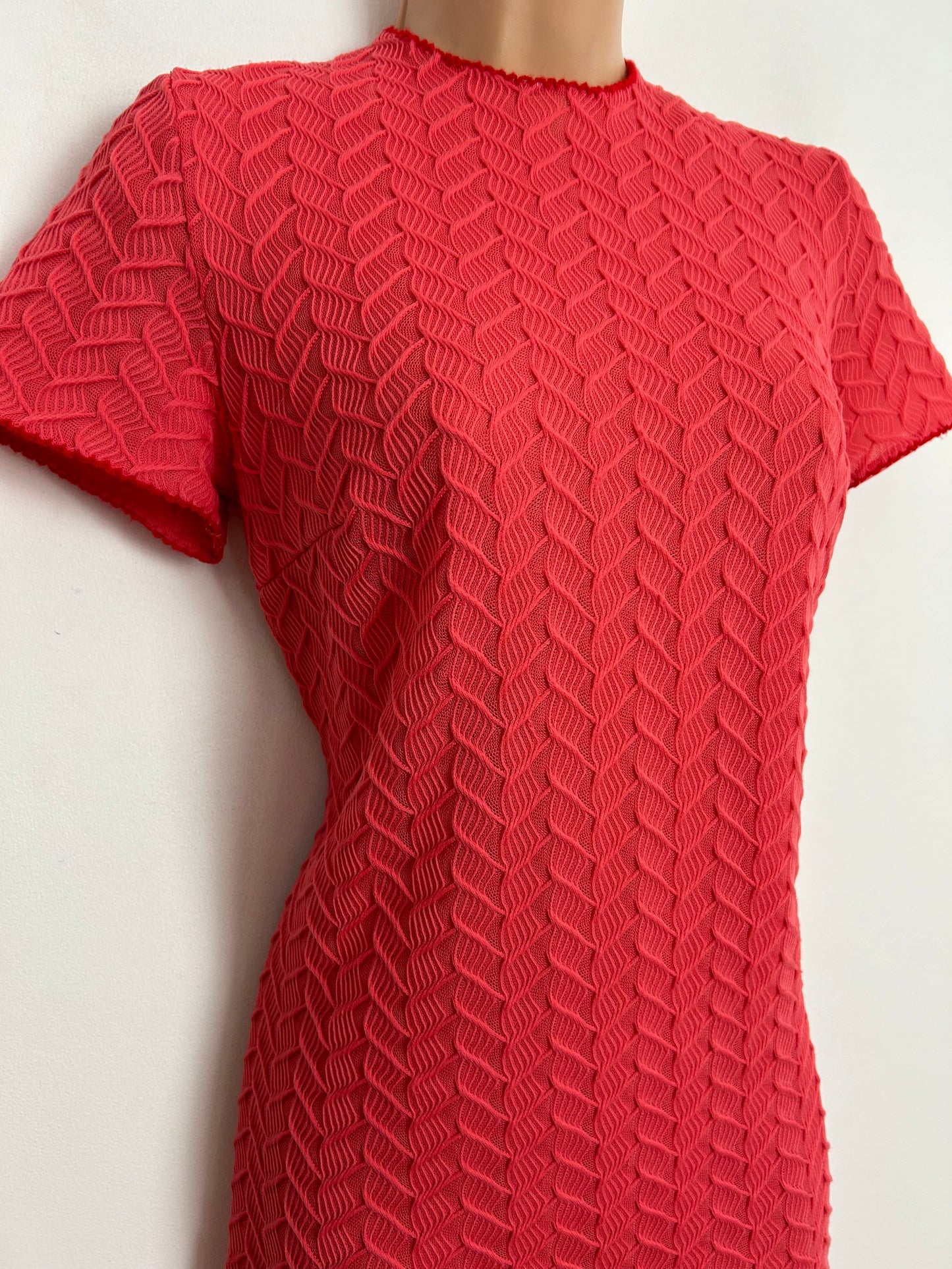 Vintage 1960s UK Size 10 Coral Zig Zag Stripe Textured Short Sleeve Mod Shift Dress