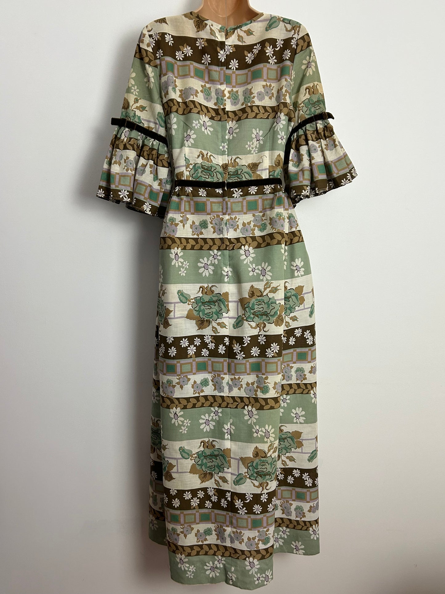 Vintage 1970s KELSTREE UK Size 12 Cream Brown Green & Lilac Floral Print Flared Sleeve Boho Prairie Maxi Dress
