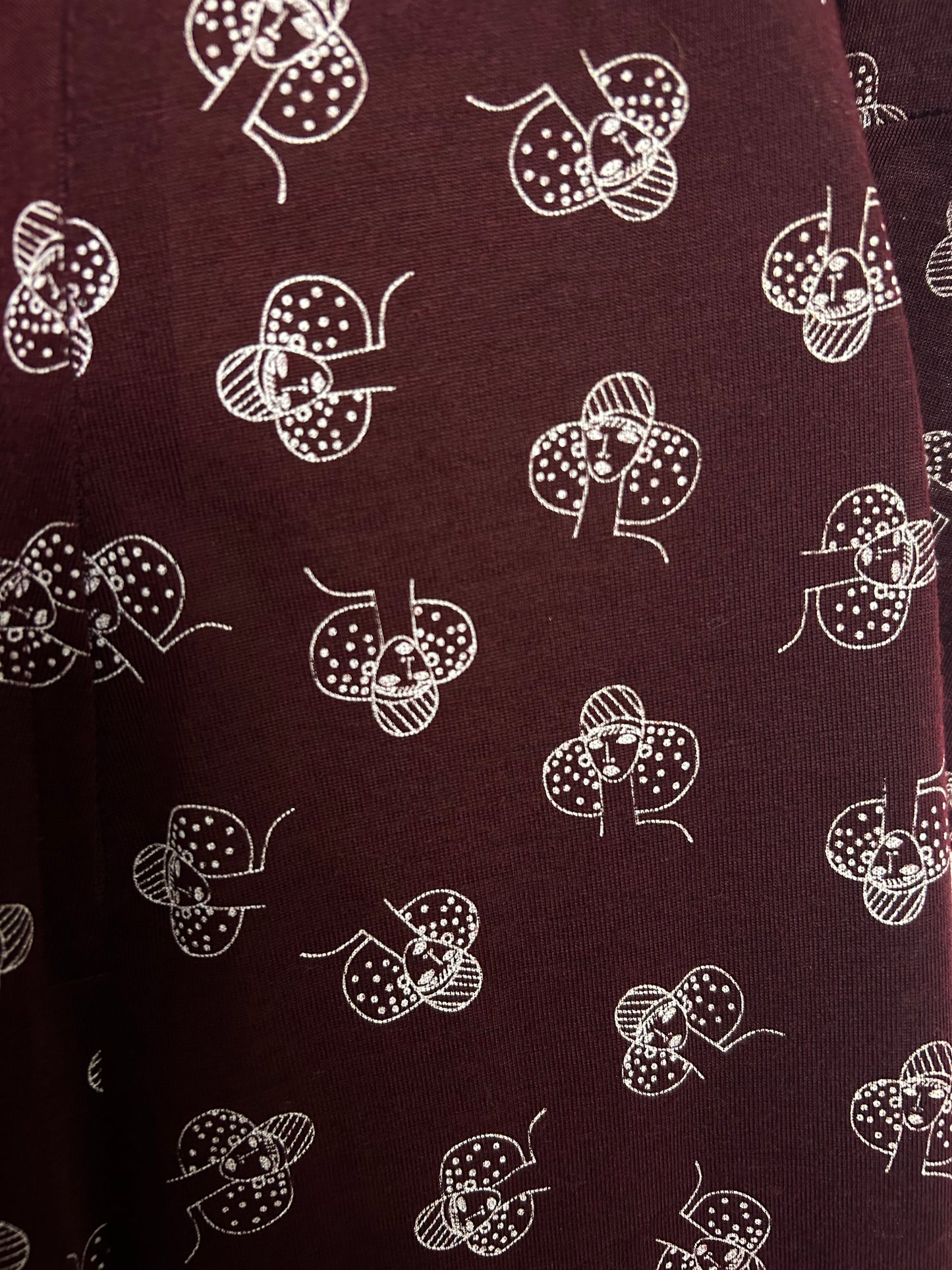 Vintage 1970s Size 6-8 Maroon Red Flapper Girls Face Novelty Print Long Size Jersey Maxi Dress