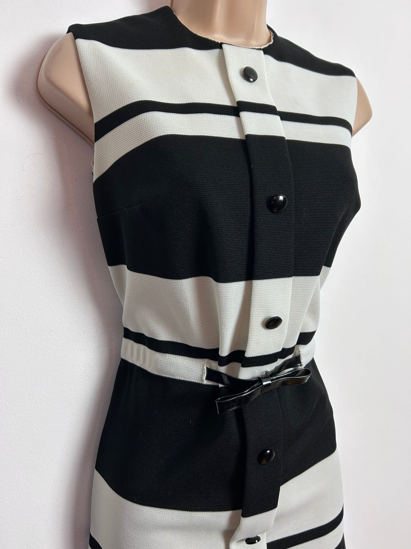 Vintage 1960s LIZA PETA Size 8 Black & White Monochrome Stripe Print Bow Detail Crimplene Mini Mod Dress