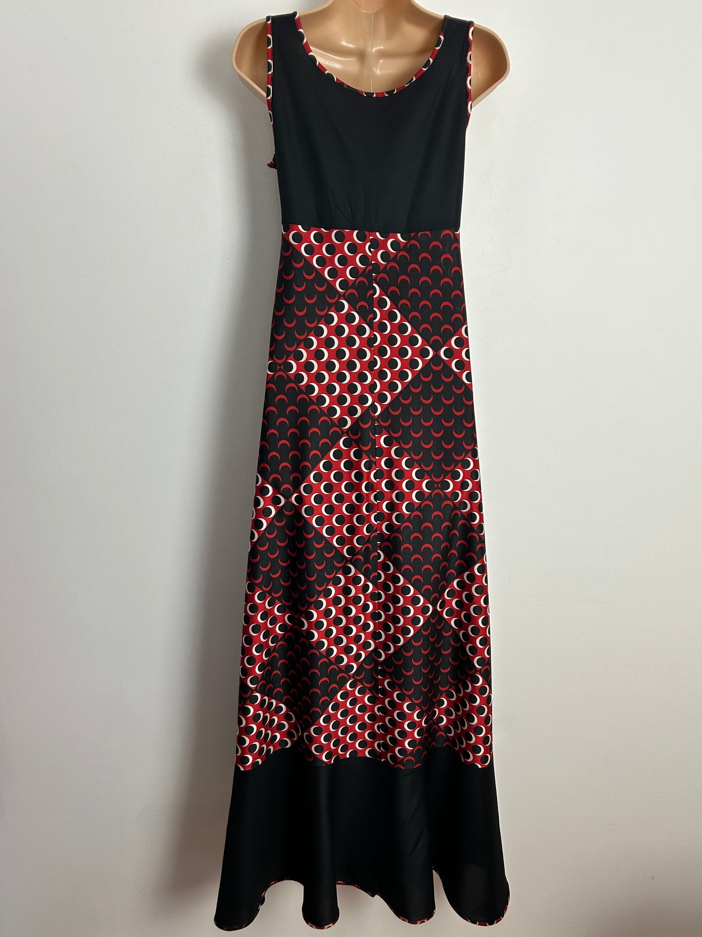 Vintage 1970s UK Size 10 Black Dark Red & White Half Moon & Circle Print Sleeveless Maxi Dress