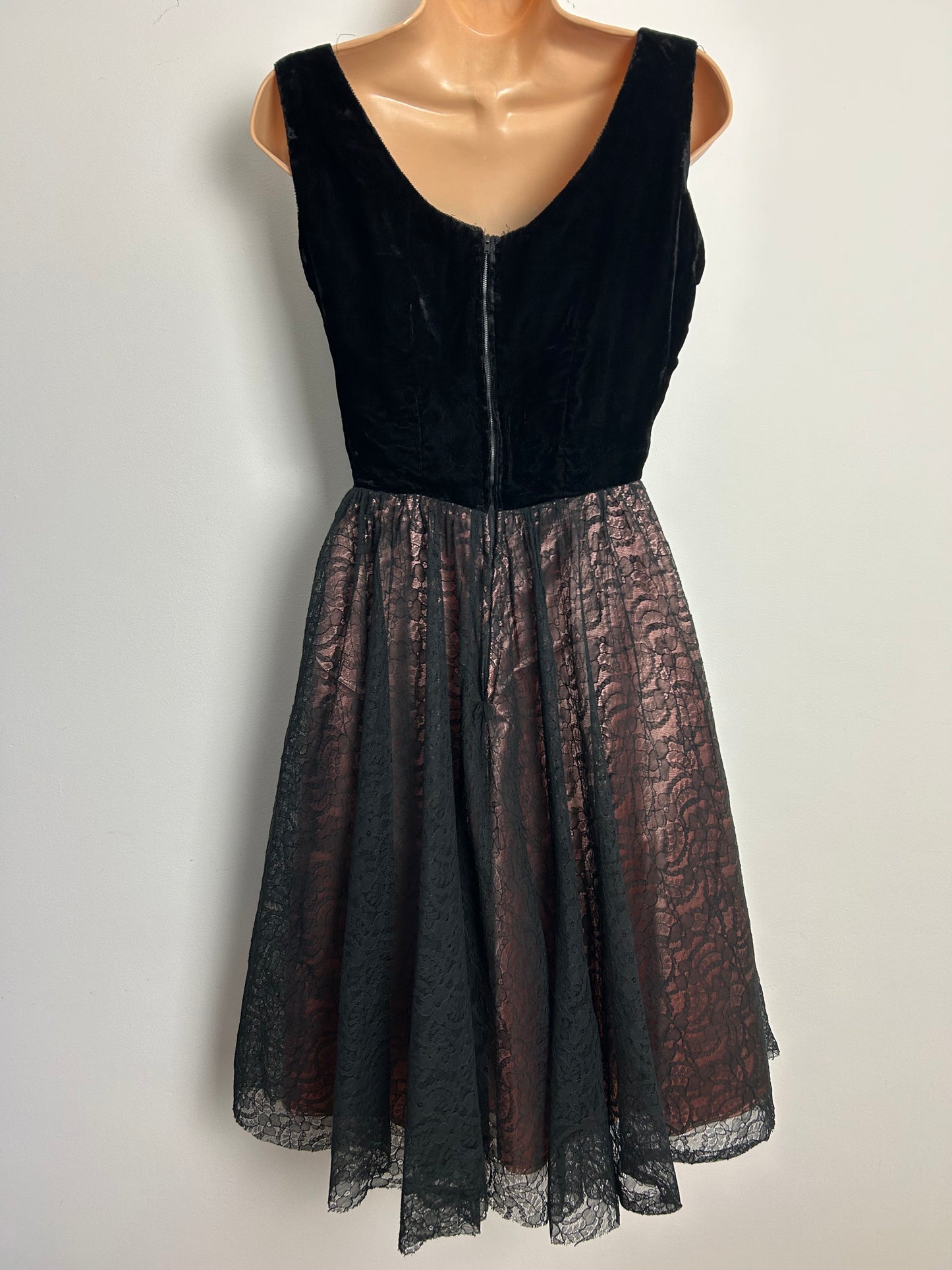 Vintage Late 1950s/Early 1960s Size 8 Black Velvet & Lace Bow Detail Party Dress