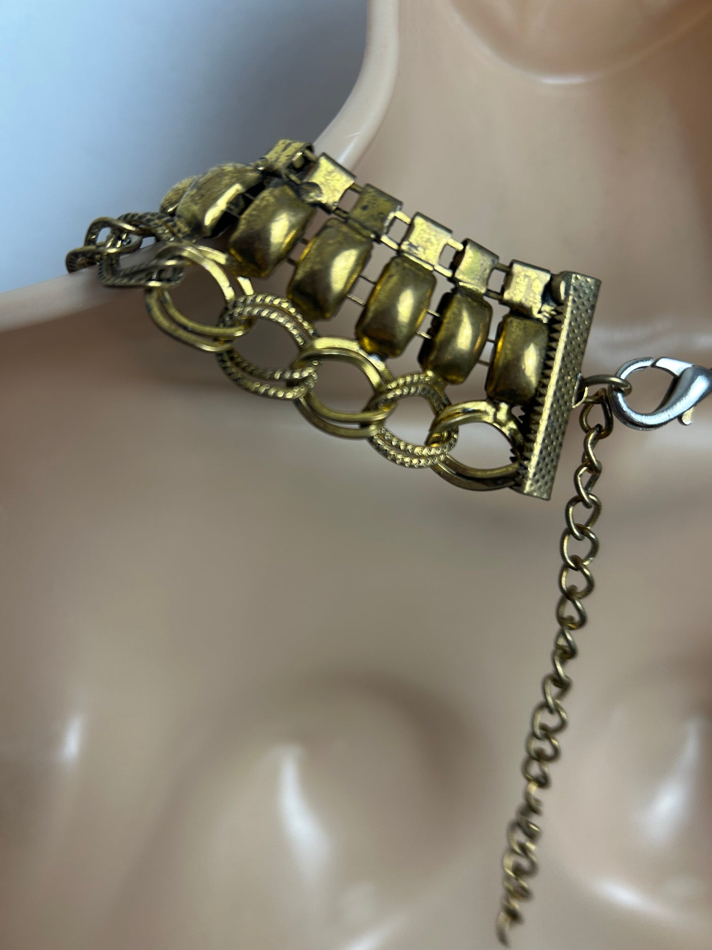 Vintage 1970s Gorgeous Gold Tone Semi Chunky Statement Choker Necklace