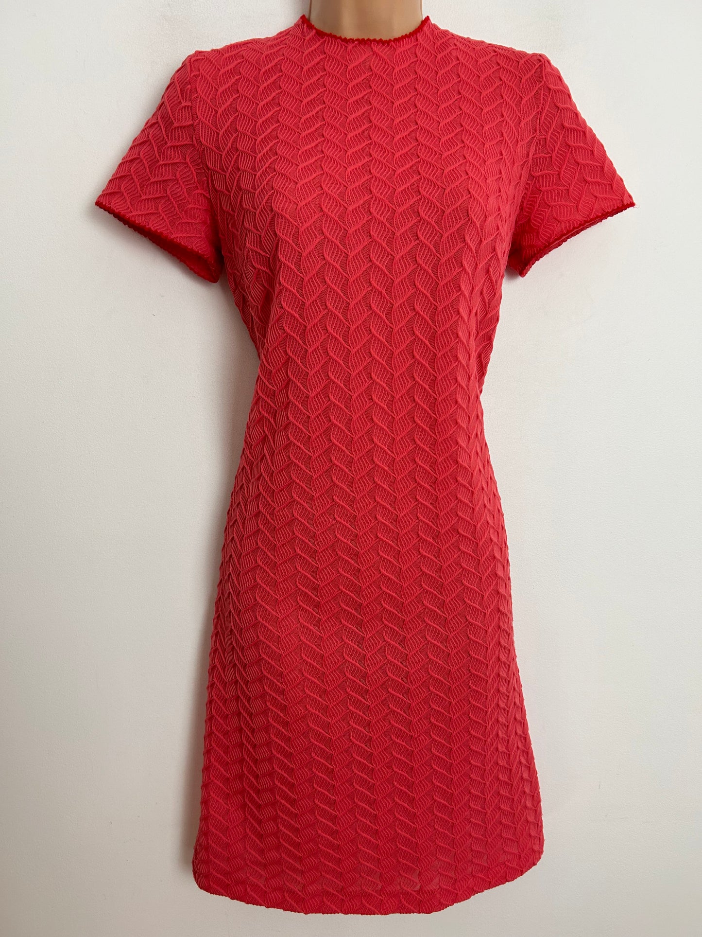 Vintage 1960s UK Size 10 Coral Zig Zag Stripe Textured Short Sleeve Mod Shift Dress