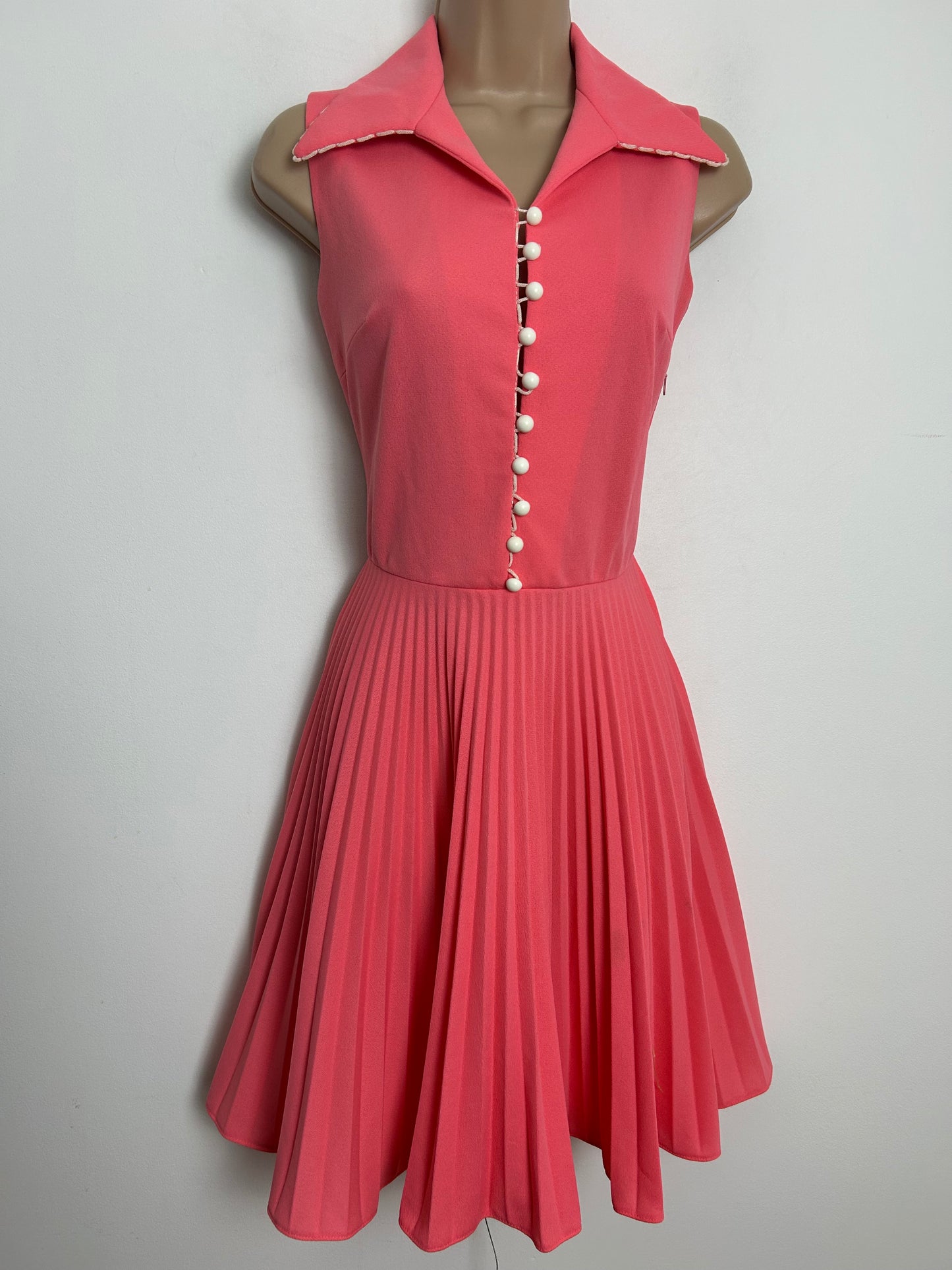 Vintage 1970s Size 8 Candy Pink Sleeveless Pleated Summer Day Dress