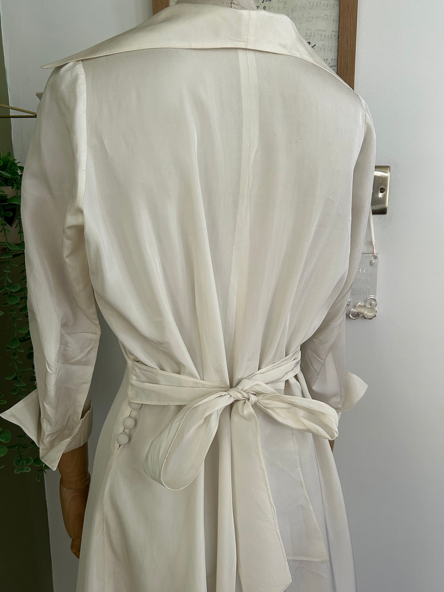 Vintage 1940s Size 14 Gorgeous Ivory Satin Shawl Collar Wedding/Occasion Maxi Dress