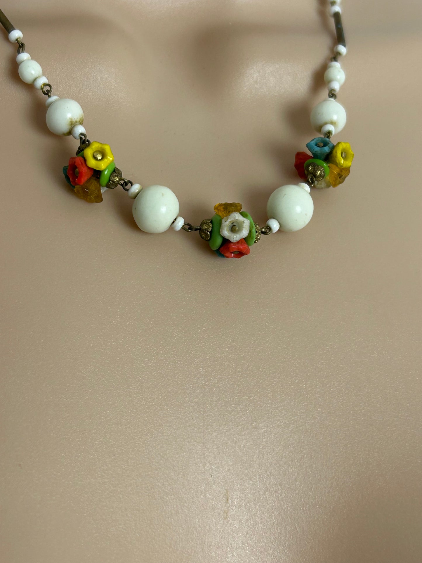 Vintage Pretty White Czech Milk Glass & Flower Detail Dark Gold Tone Necklace