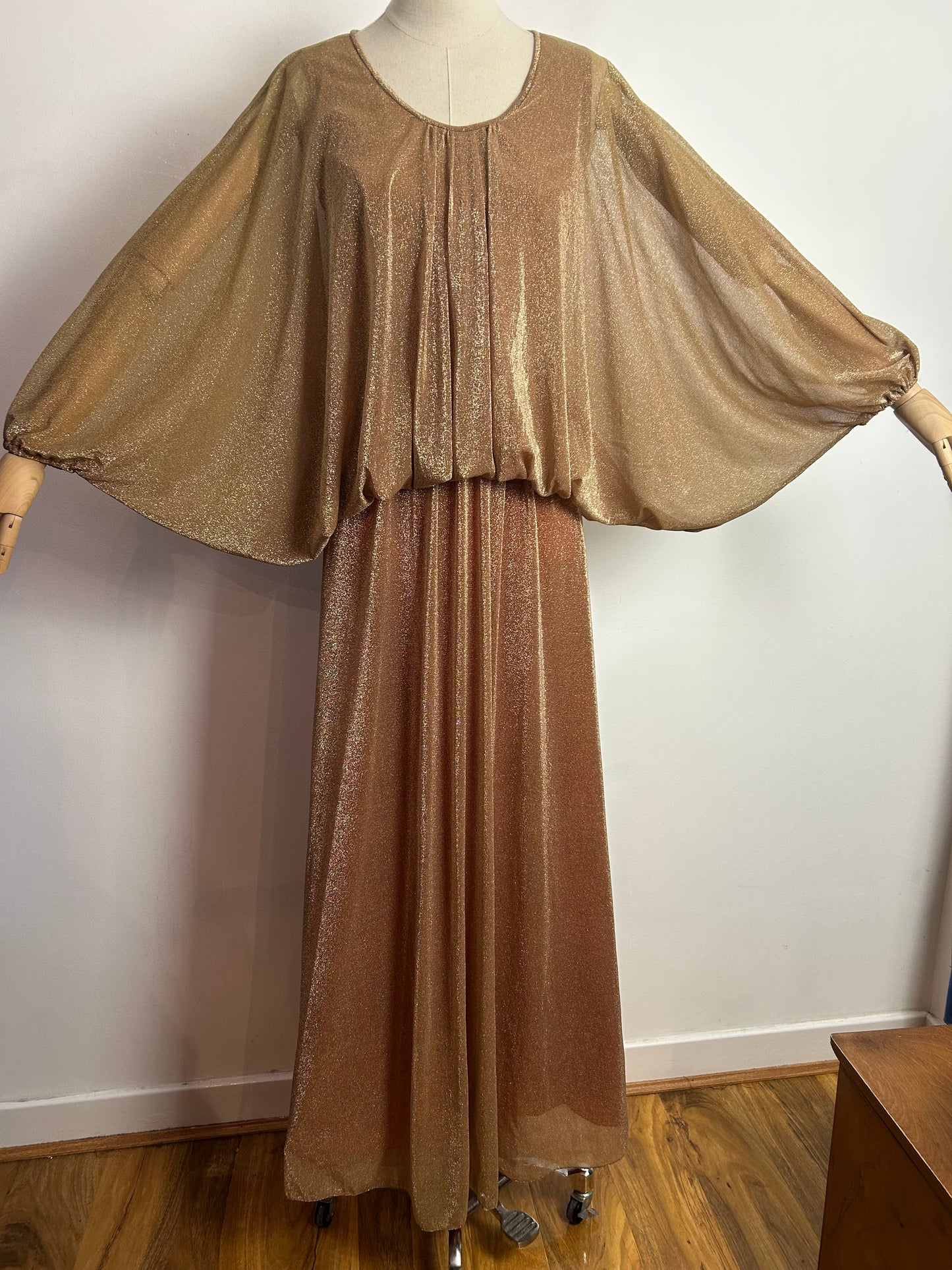 Vintage Late 1970s JOHN CHARLES UK Size 6-8 Gold Metallic Lurex Bat Wing Xmas Party Maxi Dress