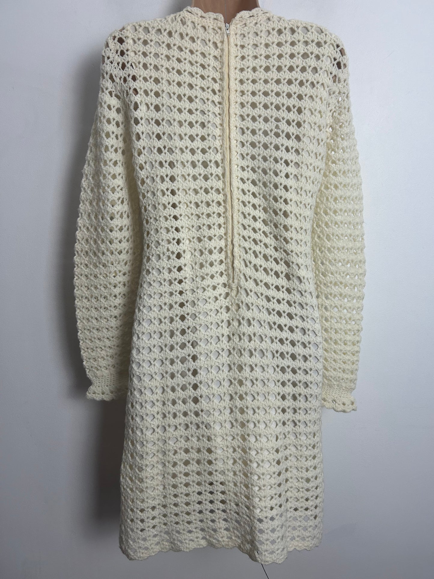 Vintage 1960s UK Size 10-12 Cream Crochet Long Sleeve Mod Shift Dress - Fully Lined.