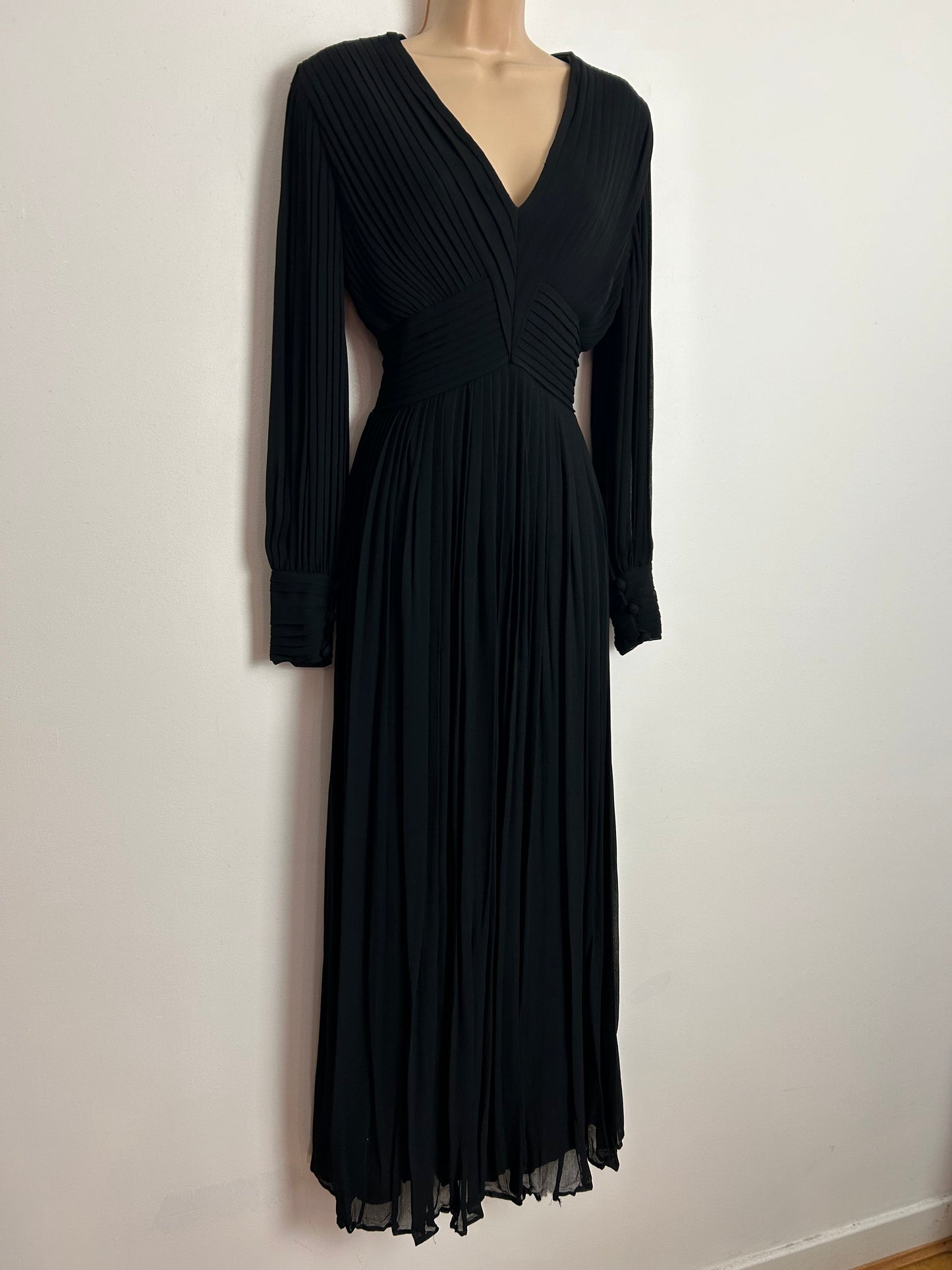 Vintage 1970s LOUIS FERAUD UK Size 12 Black Long Balloon Sleeve Pleated Evening Maxi Dress