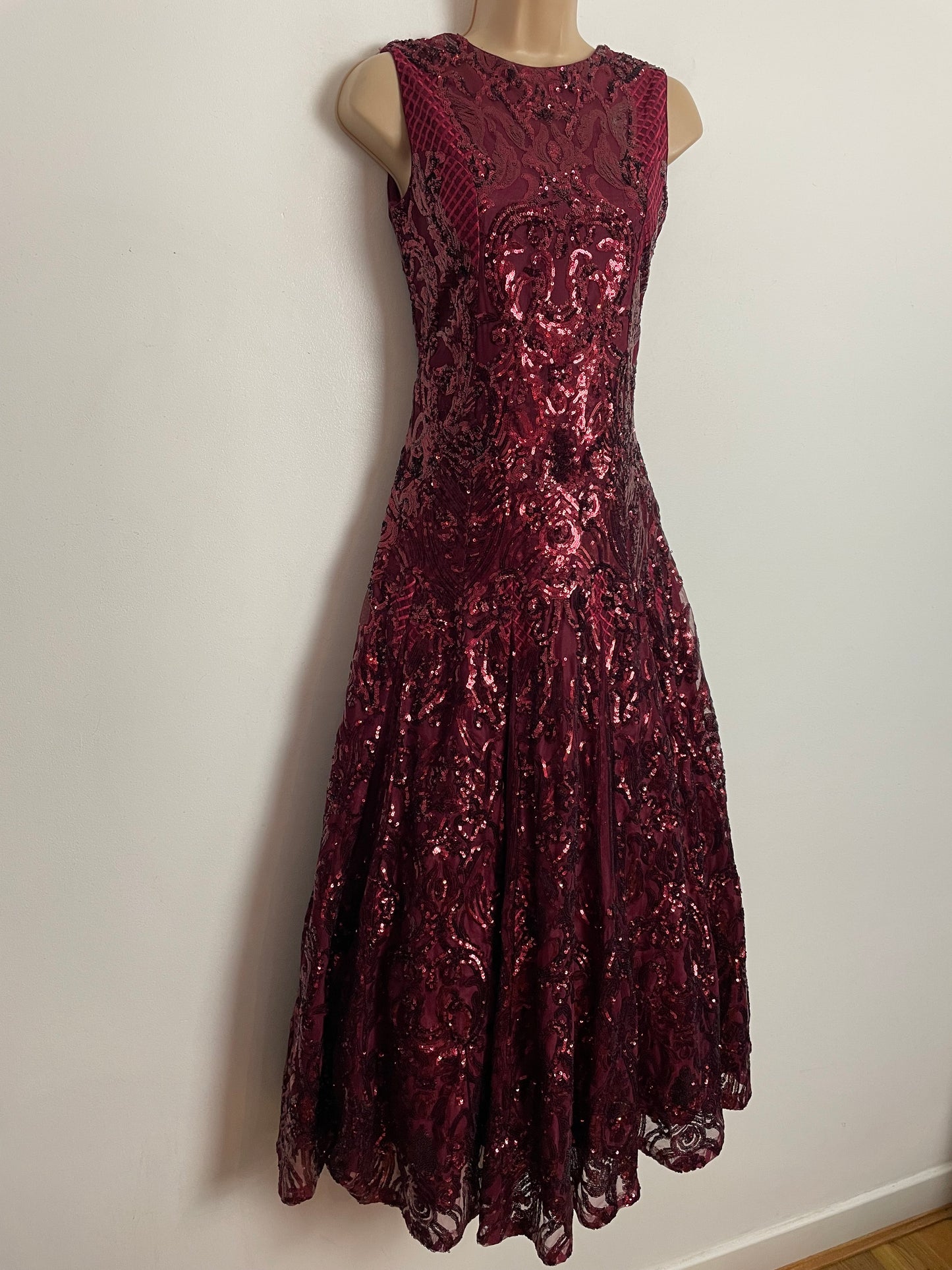 Modern UK Size 8 Beautiful Dark Red Sequin Embellished Xmas Party Occasion Evening Dress