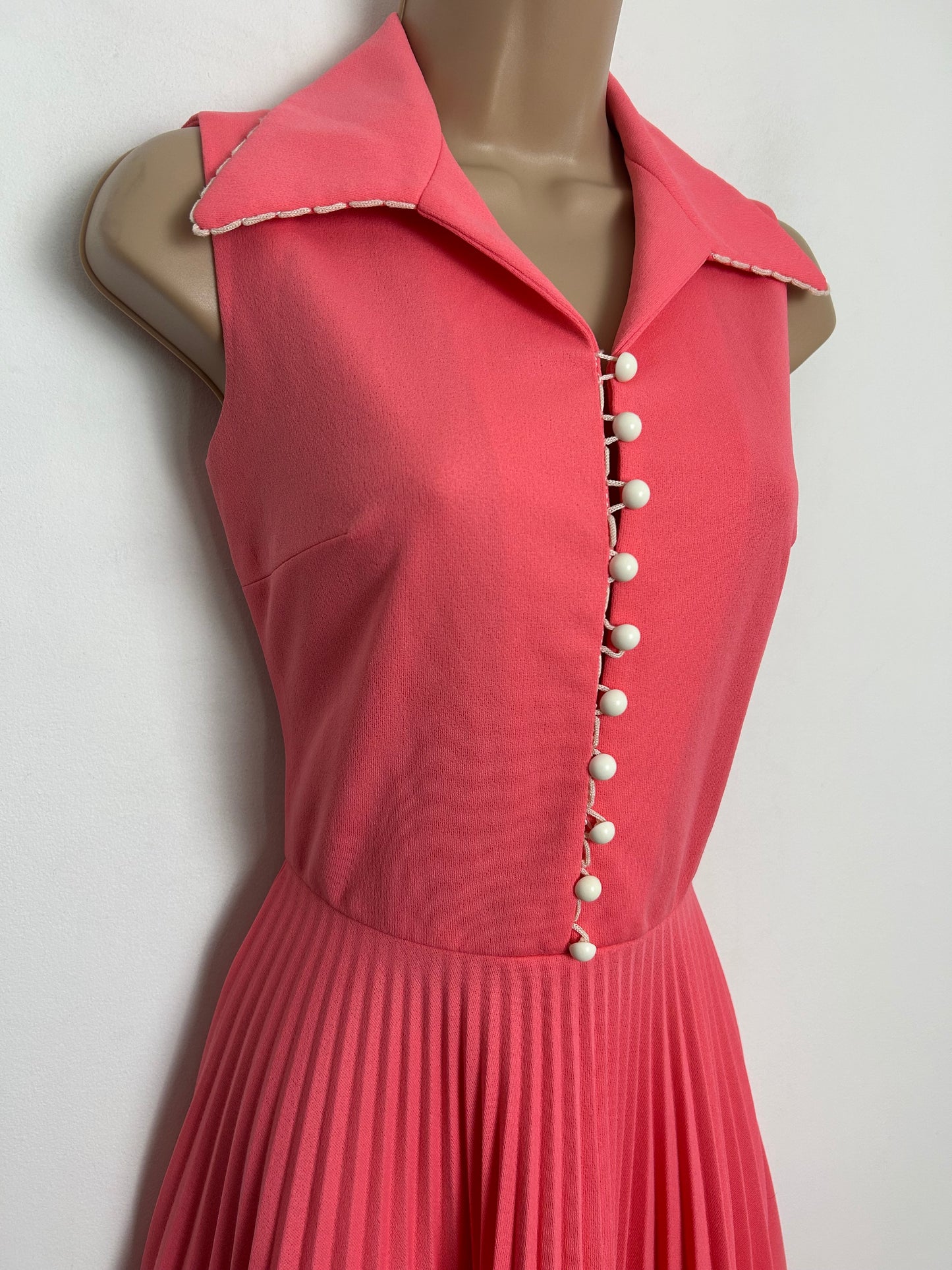 Vintage 1970s Size 8 Candy Pink Sleeveless Pleated Summer Day Dress