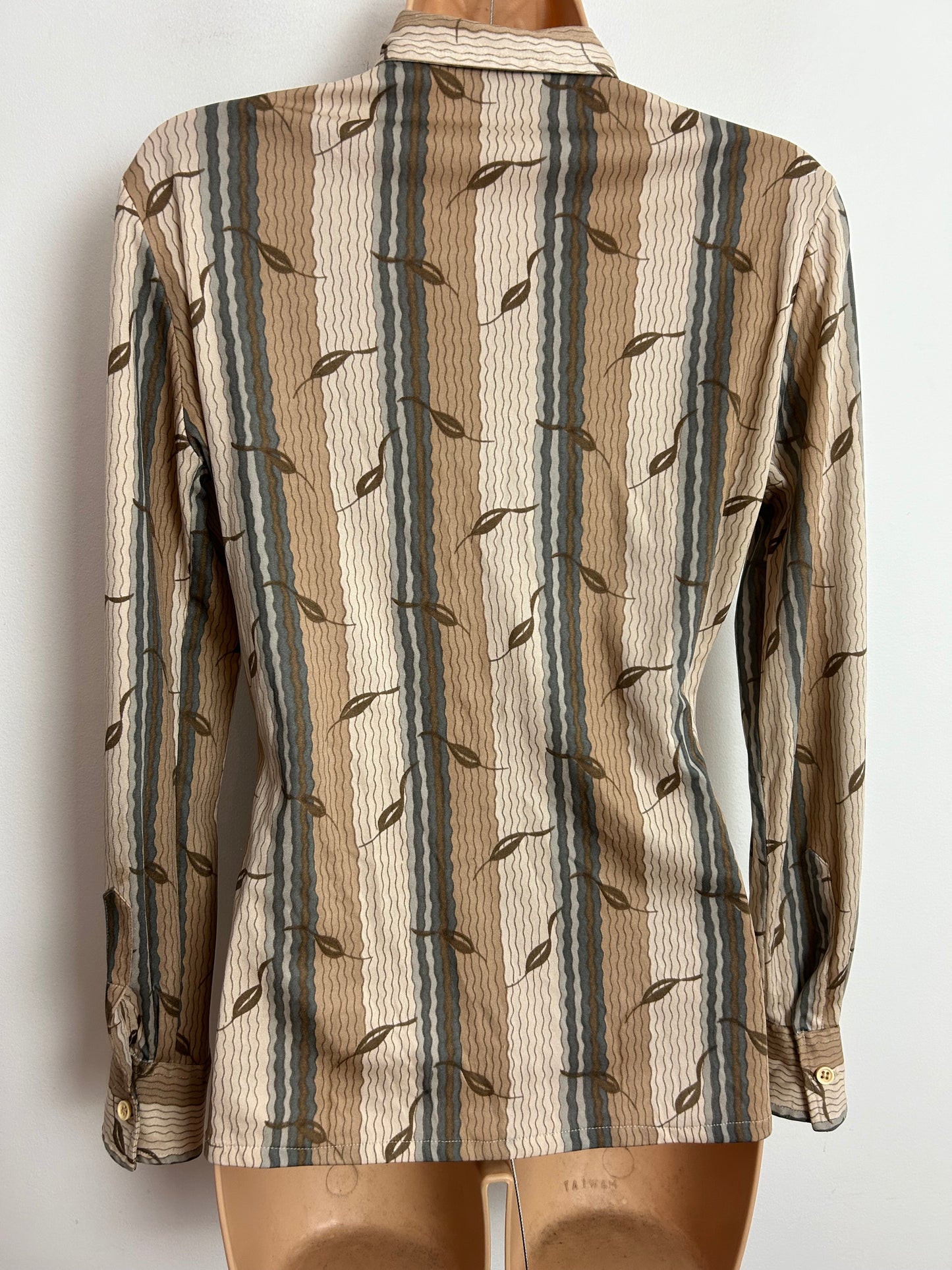 Vintage 1970s RIVOLI CLUB UK Size 12 Beige & Blue Tones Wavy Stripe & Leaf Print Long Sleeve Shirt
