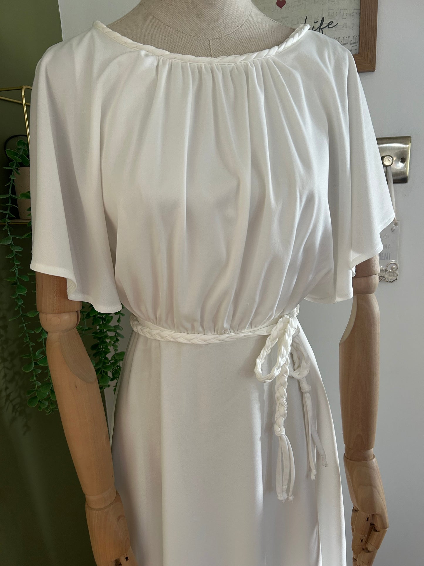 Vintage 1970s Size 6 White Flutter Sleeve Plaited Tie Belt Grecian Style Summer Maxi Dress