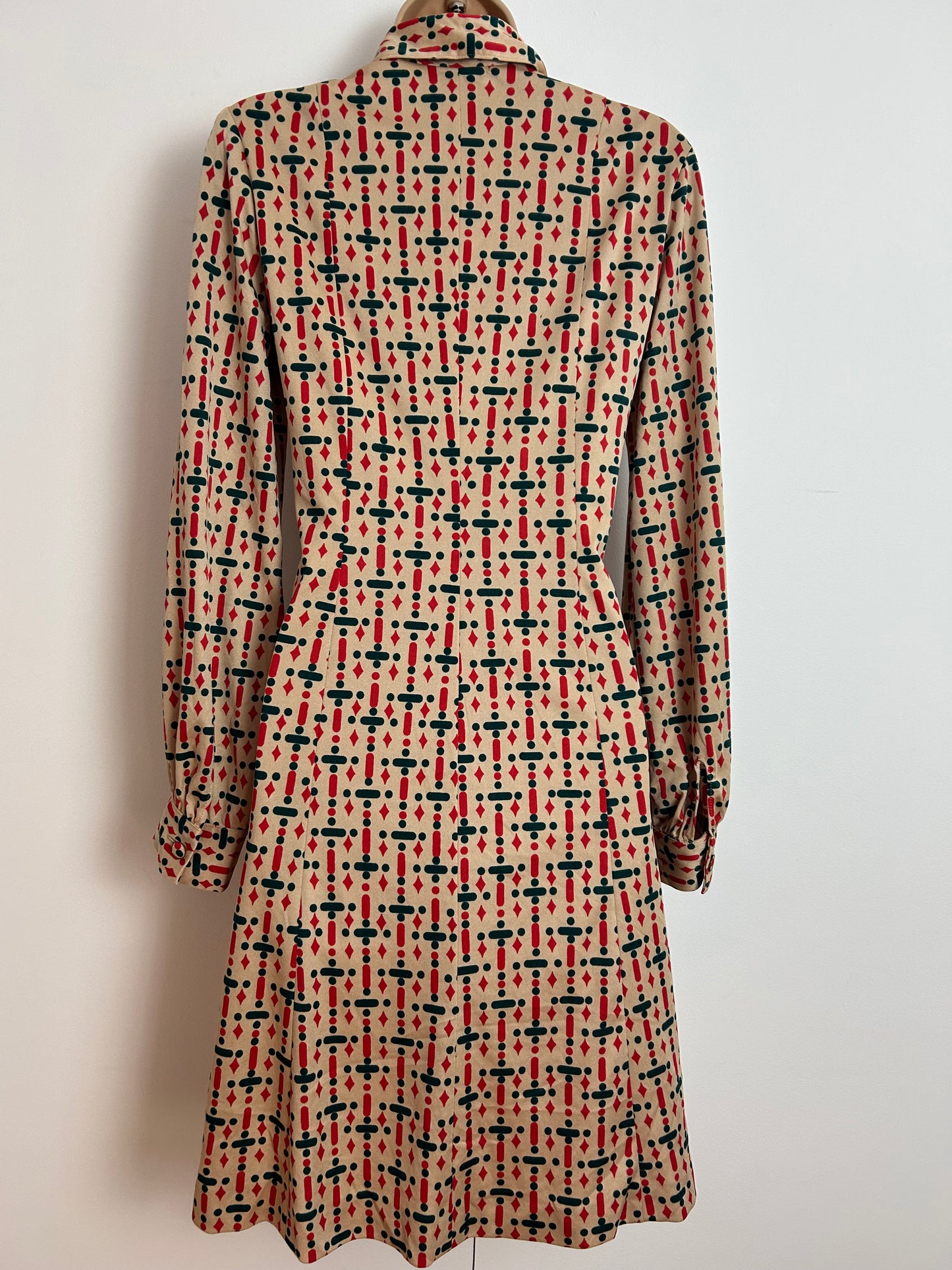 Vintage 1970s JAF Size 10-12 Beige Dark Green & Red Abstract Print Long Sleeve Day Dress
