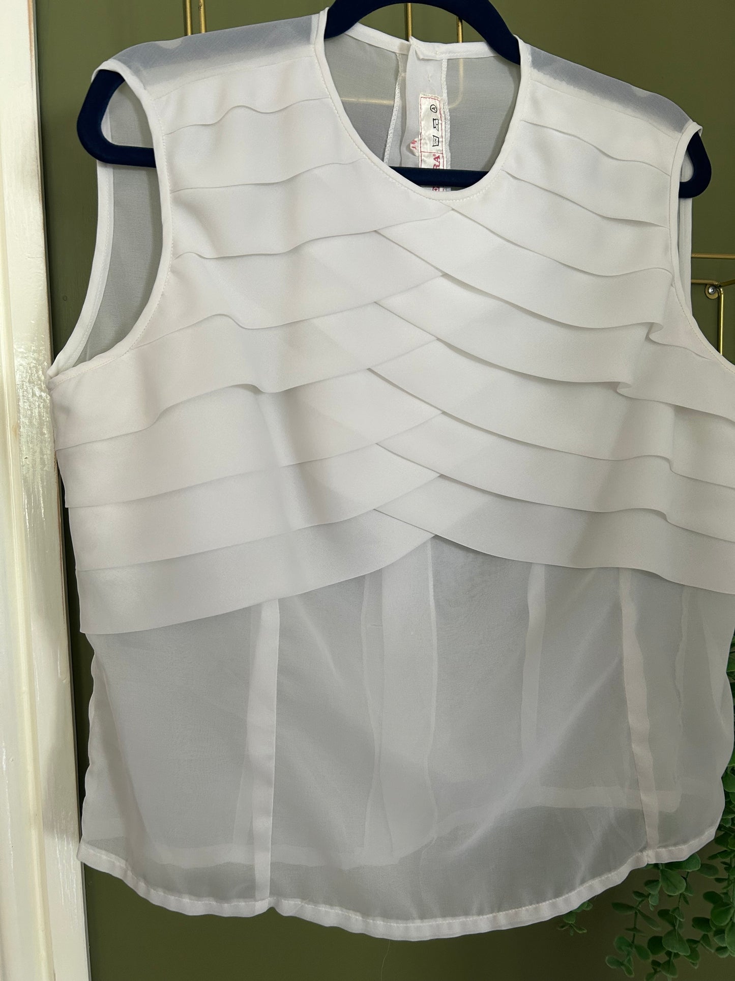 Vintage 1960s Approx Size 14-16 Wite Layered Sleeveless Button Back Blouse/Top