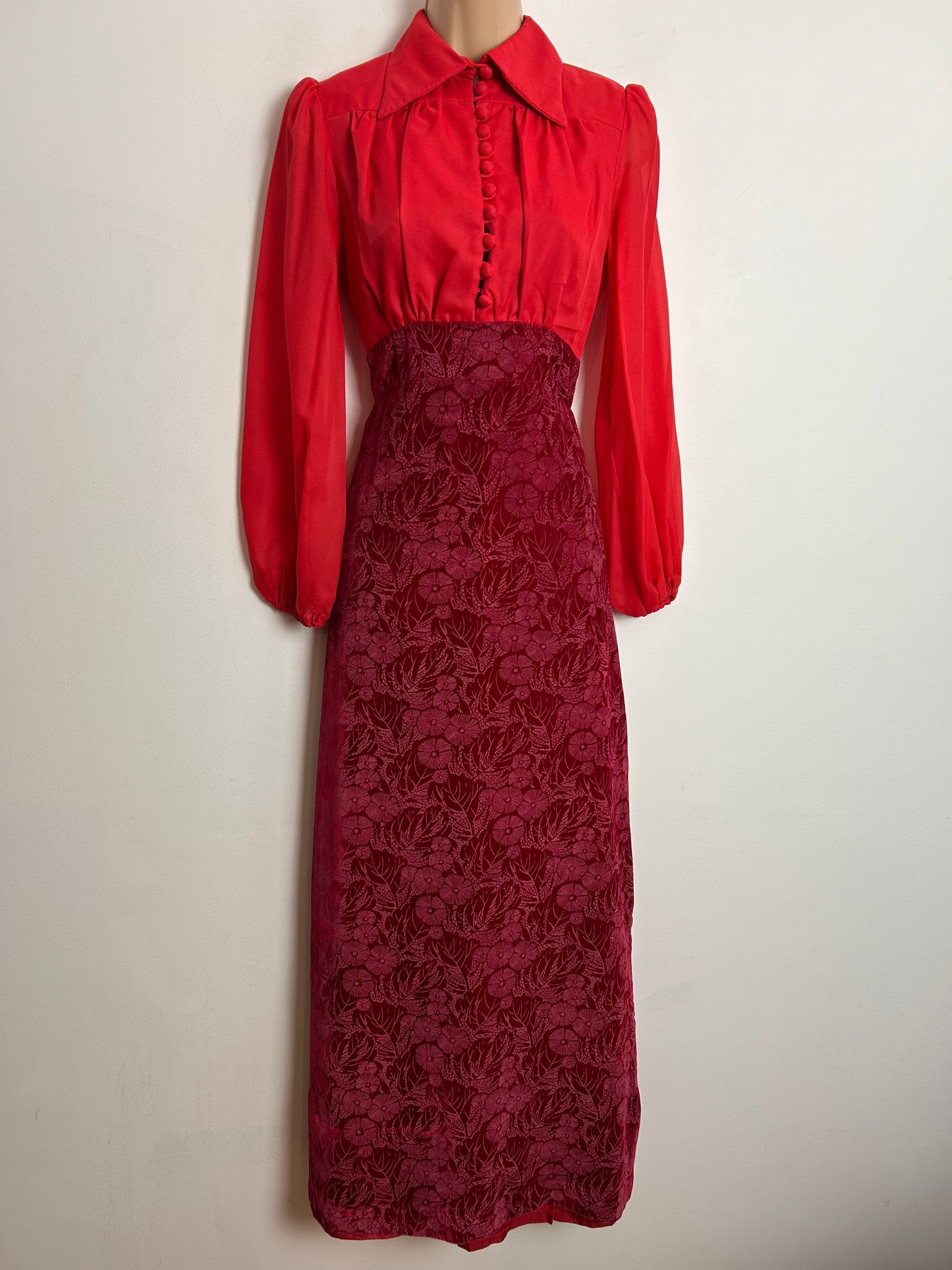 Vintage 1970s INTERDOB UK Size 6 Two Tone Red Chiffon & Velvet Long Sleeve Christmas Occasion Dress