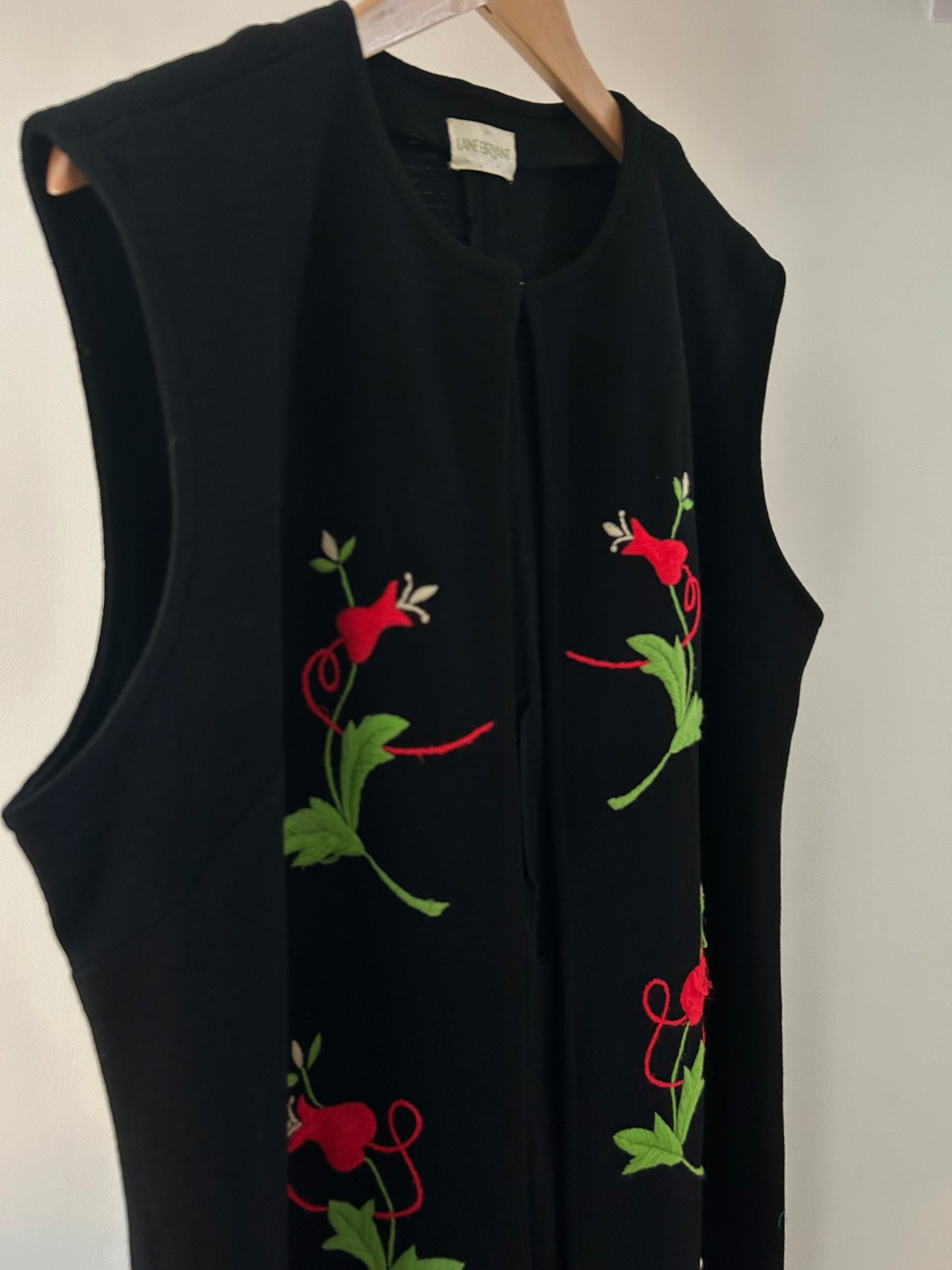 Vintage 1970s LANE BRYANT Up To Size 18 Black Sleeveless Red & Green Floral Embroidered Detail Open Fronted Long Waistcoat (Copy)