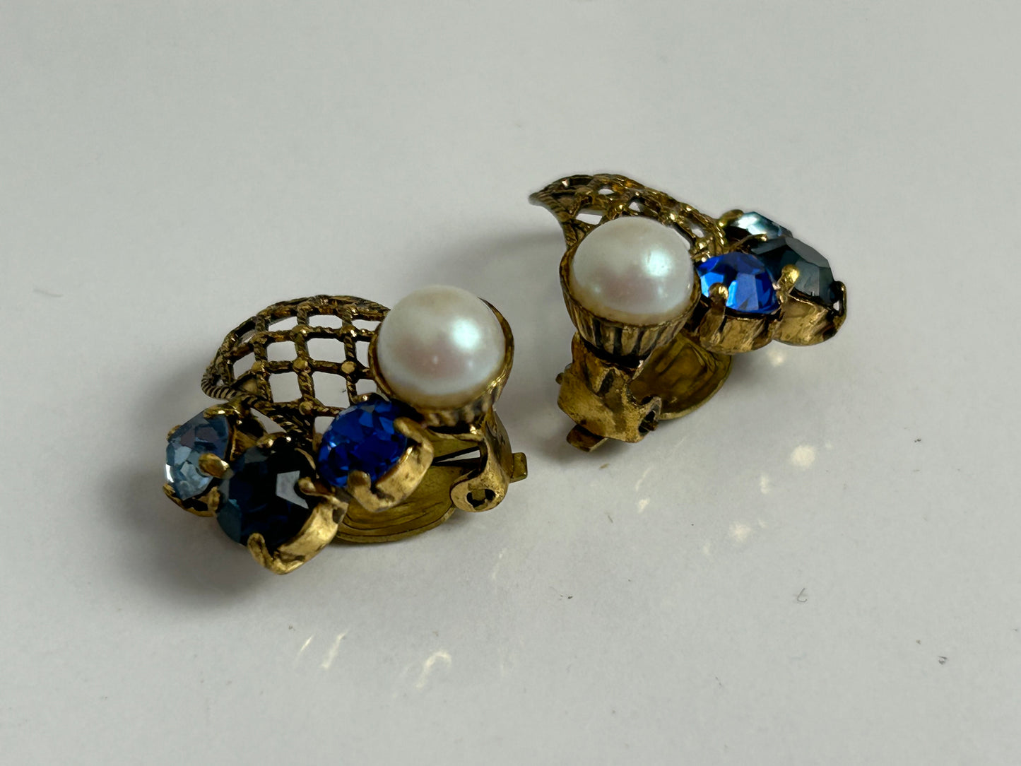 Vintage 1960s Beautiful Gold Tone Diamante & Faux Pearl Butterfly Wing Clip On Earrings