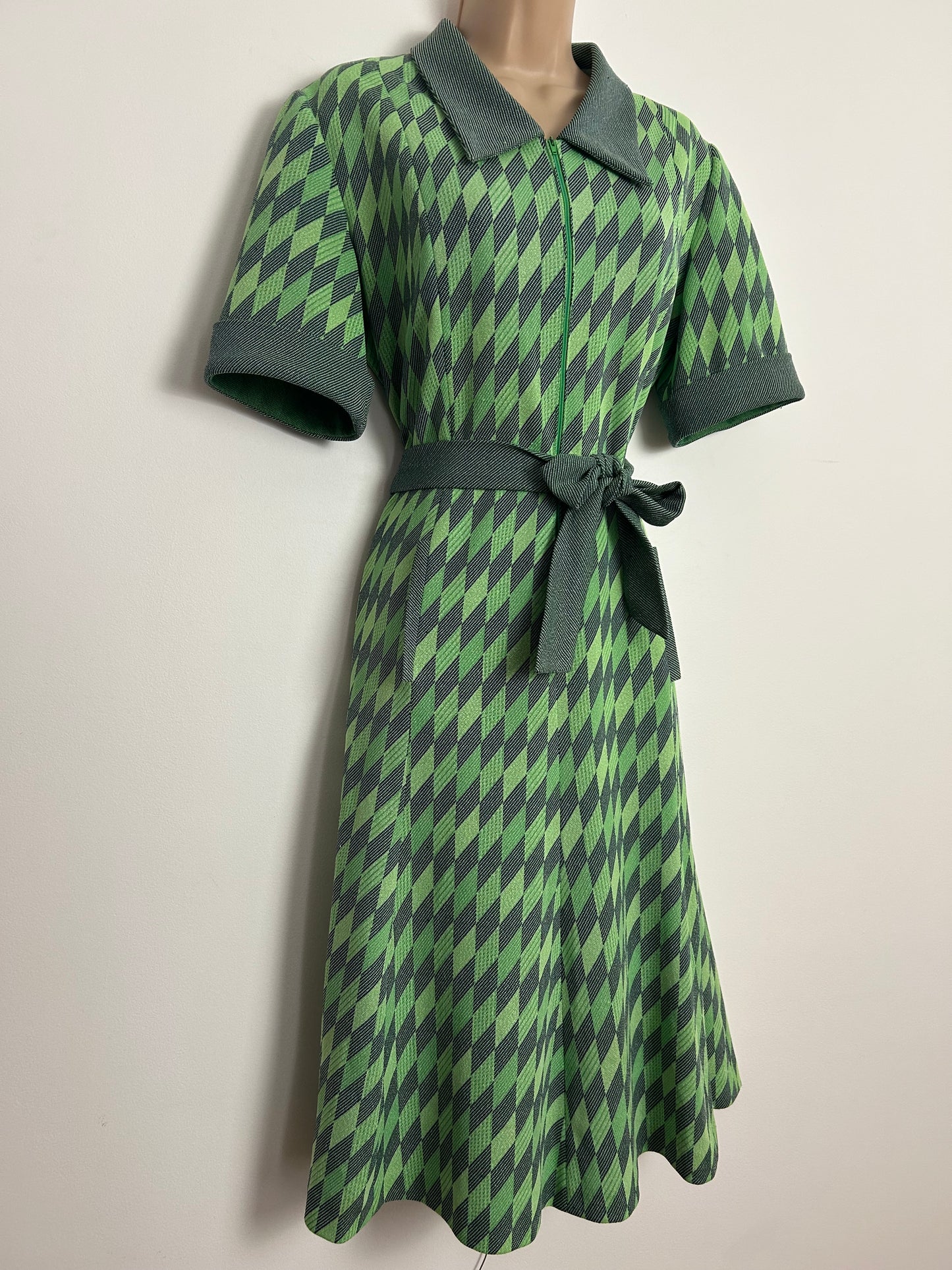 Vintage 1970s Size 14 Green & Navy Blue Diamond Print Short Sleeve Belted Fit & Flare Mod Day Dress