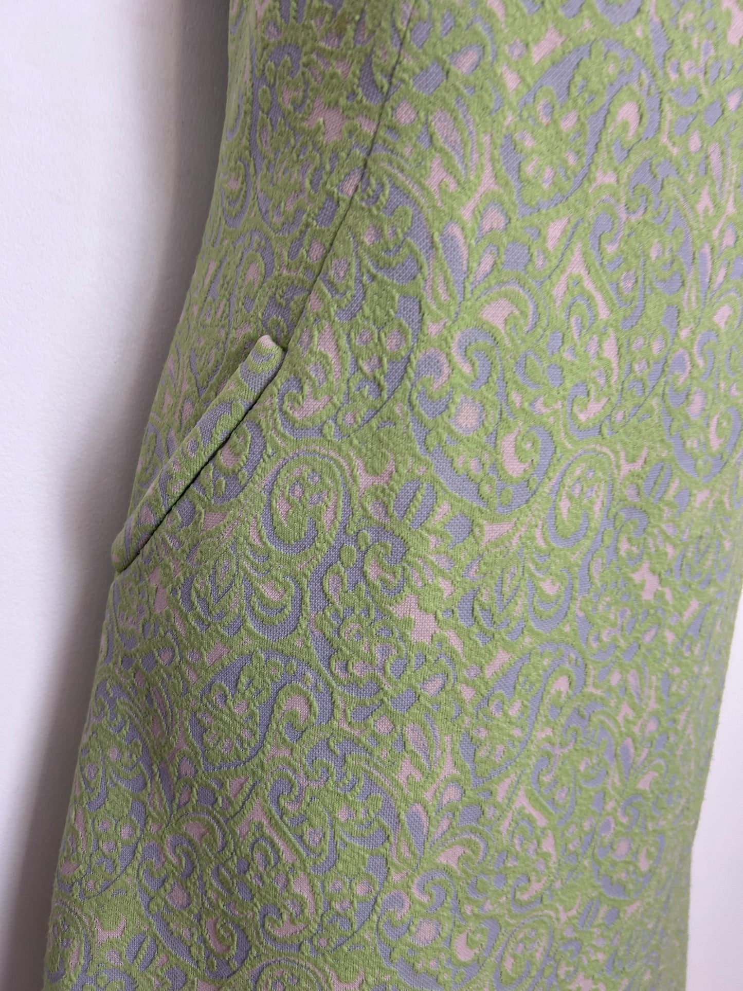 Vintage 1960s Size 8-10 Pale Green Lilac & Pink Crimplene Sleeveless Pocket Detail Mod Shift Dress