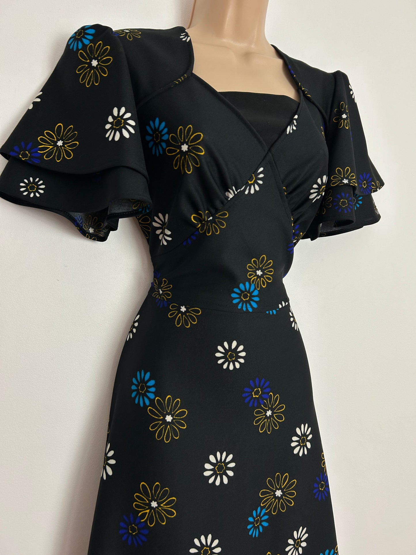 Vintage 1970s UK Size 10 Black White Yellow Blue & Red Floral Print Short Sleeve Tie Back Maxi Dress