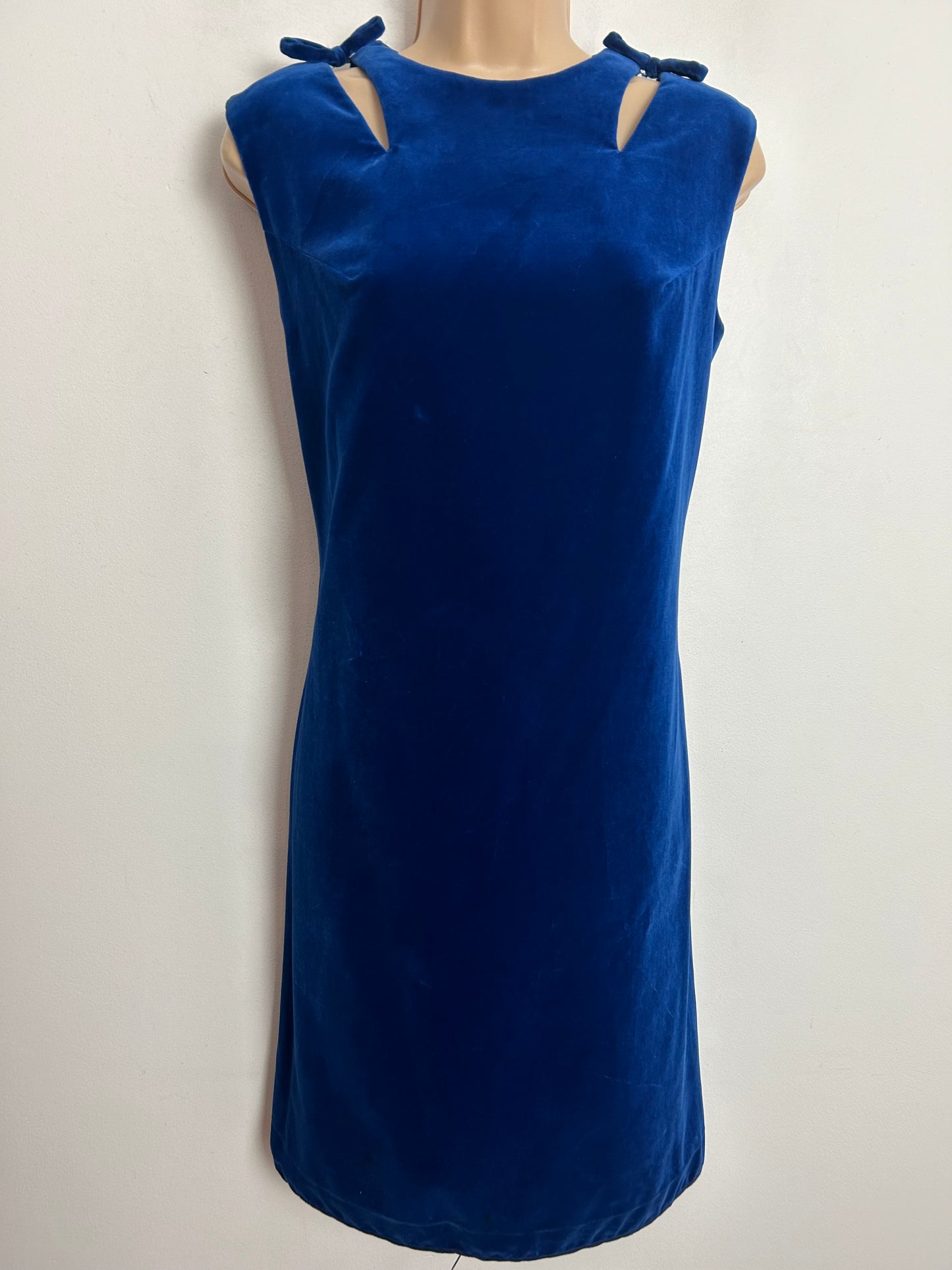 Vintage 1960s UK Size 8-10 Blue Velvet Sleeveless Cut Out Shoulder & Bow Detail Shift Mod Dress
