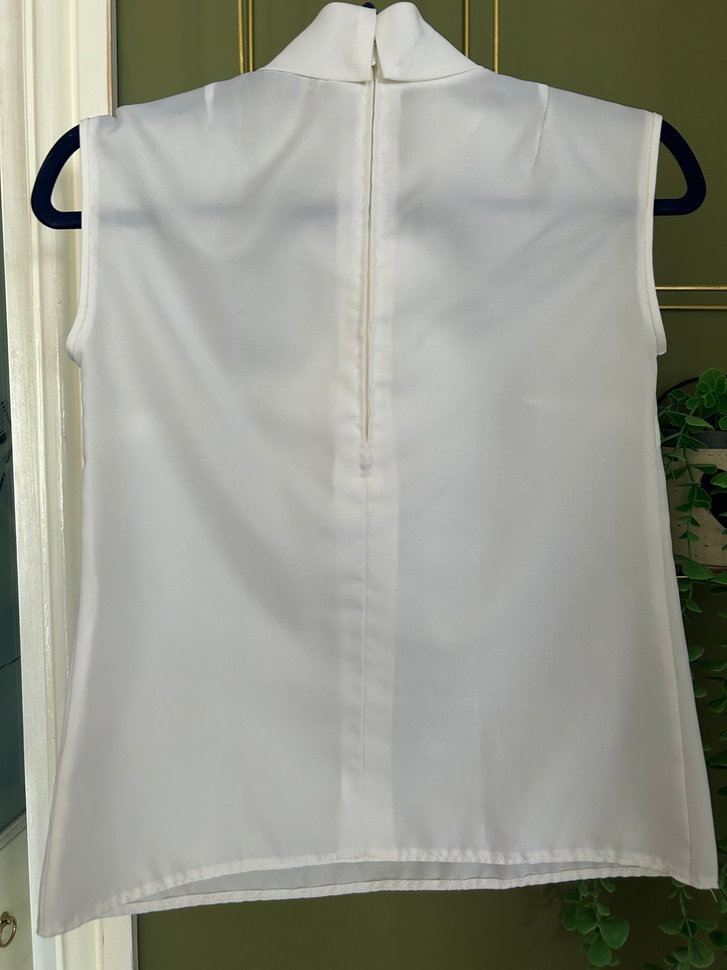 Vintage 1960s Size 8 White Sleeveless Scarf Tie Blouse/Top