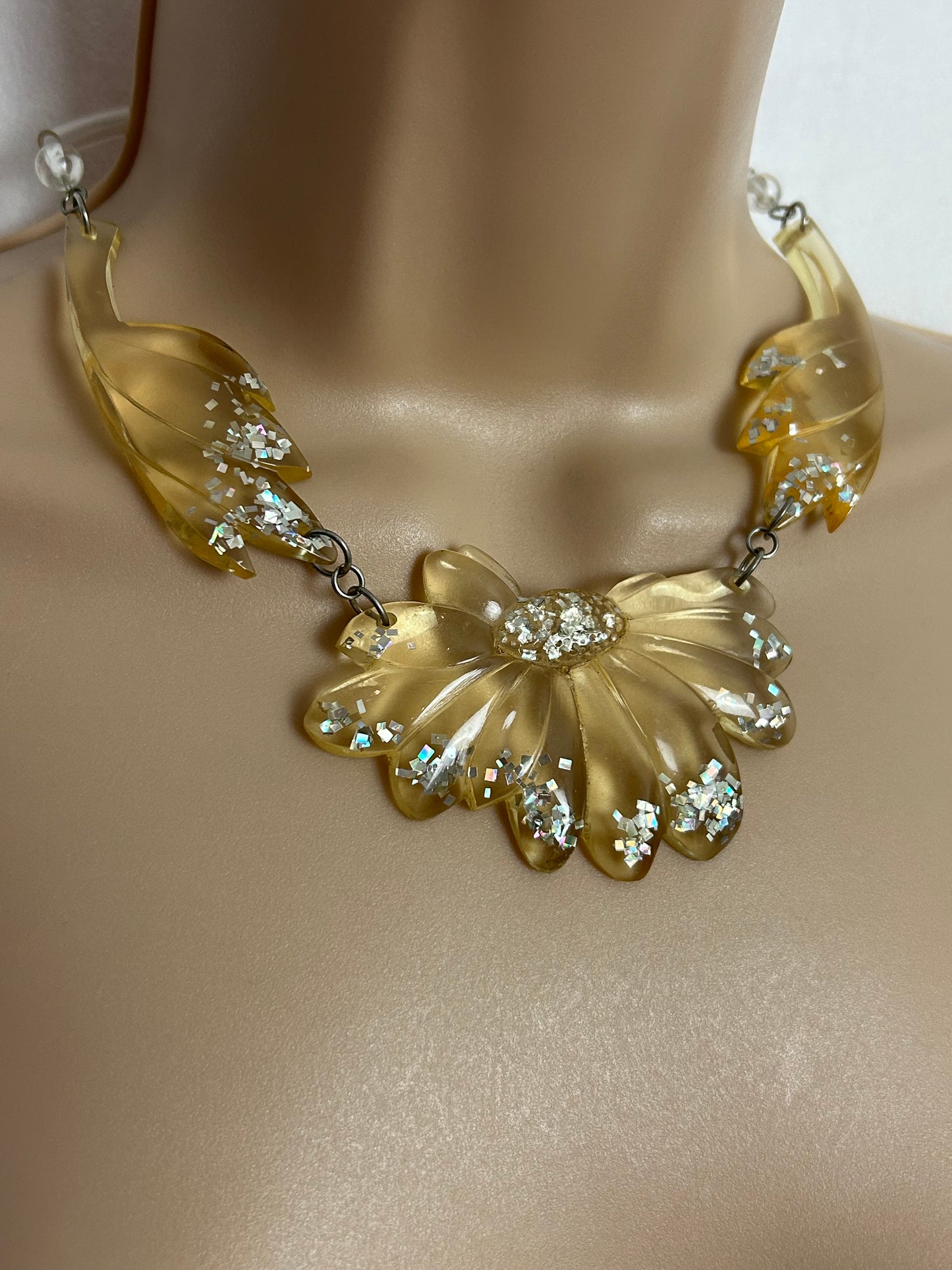 Vintage 1960s Gorgeous Lucite Plastic Articulated Flower Necklace With Silver Glitter