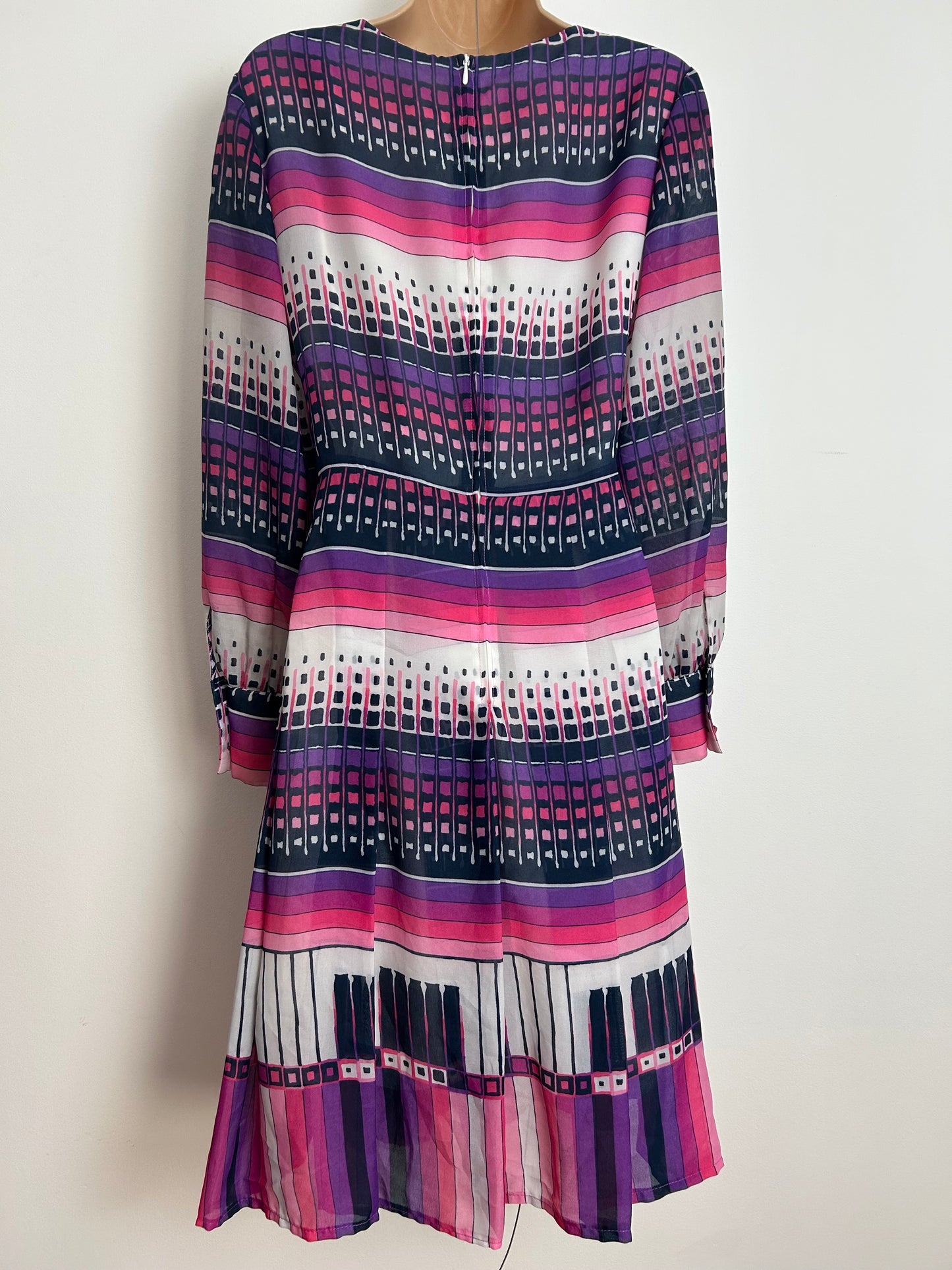 Vintage 1970s EIN FINK Size 12 Black White Pink & Purple Geometric & Stripe Print Long Sleeve Pleated Dress