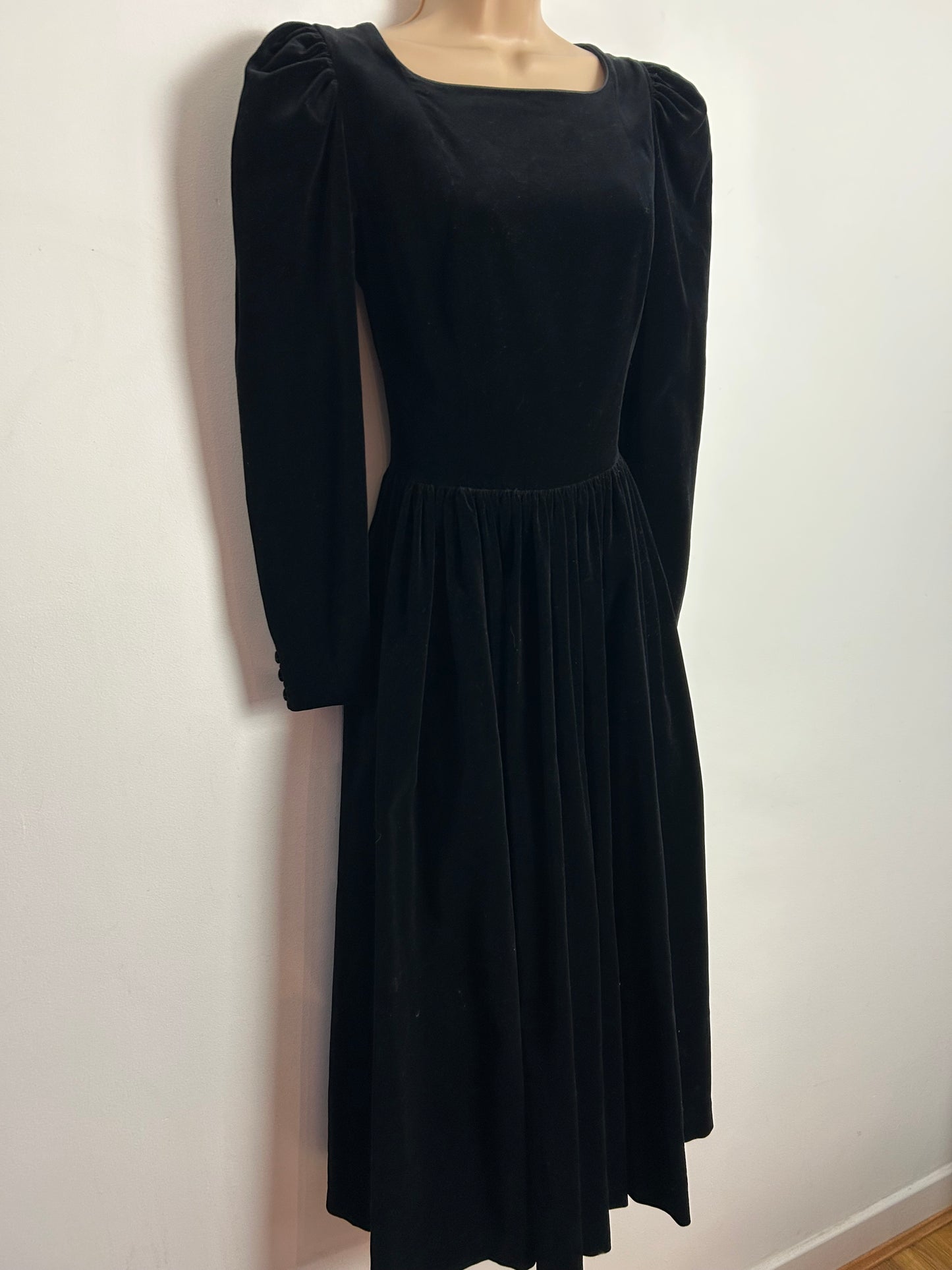 Vintage 1980s LAURA ASHLEY UK Size 8 (UK Size 12) Black Velvet Long Sleeve Occasion Dress