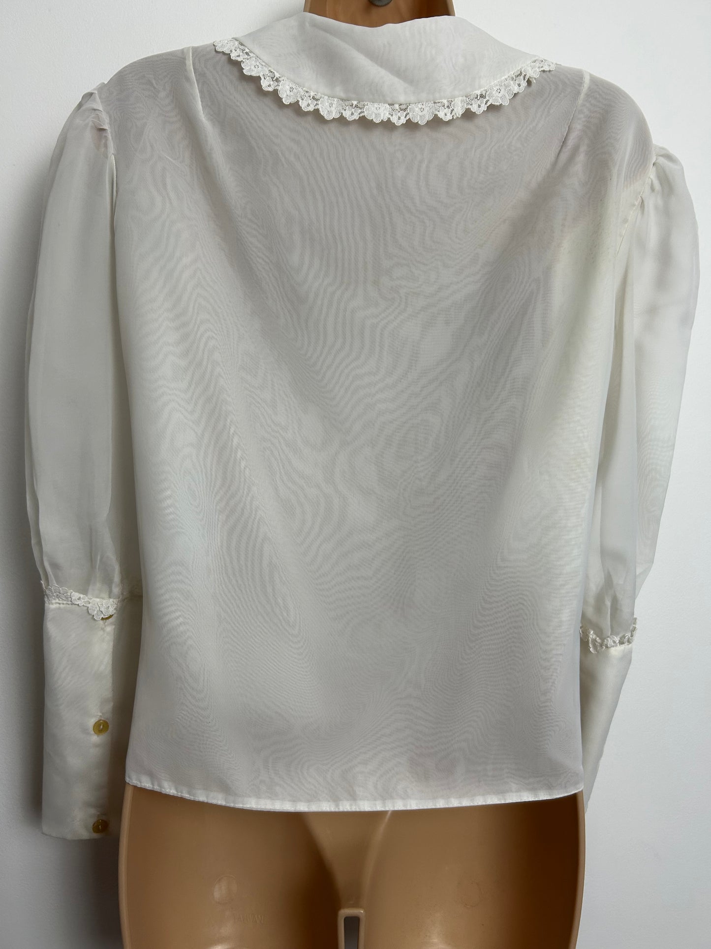Vintage 1970s Size 10-12 White Lace Trim Peter Pan Collar Long Sleeve New Romantic Blouse
