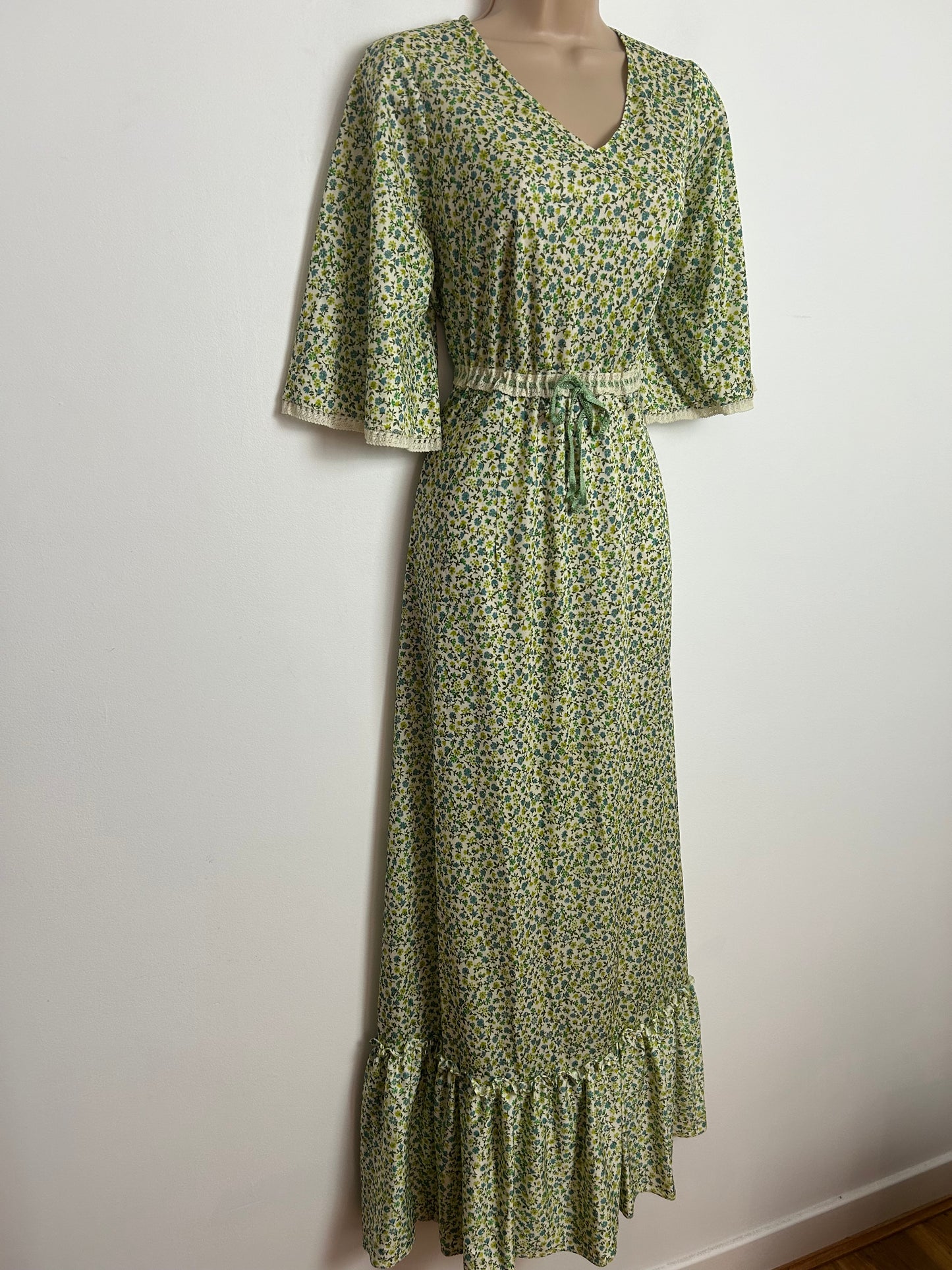 Vintage 1970s Size 14 Green Tones Ditsy Floral Print Lace Trim Shirt Flared Sleeve Boho Maxi Dress