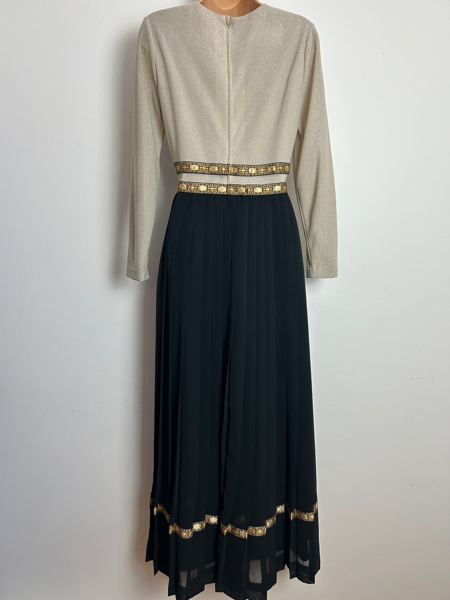 Vintage Late 1960s Early 1970s JEAN ALLEN Size 8-10 Pale Gold & Black Lurex Pleated Occasion Maxi Dress