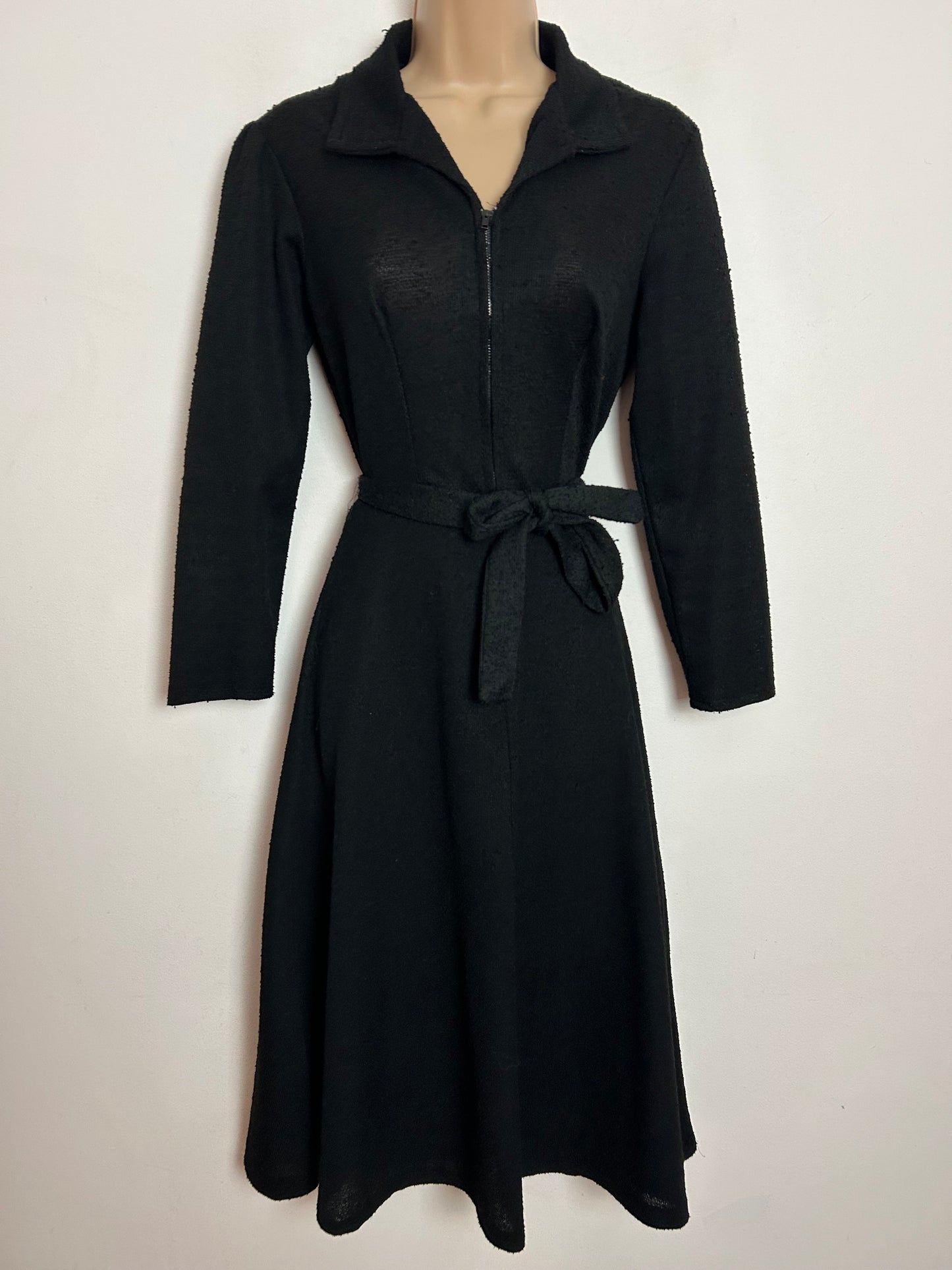Vintage Late 1970s UK Size 6-8 Black Zip Fronted 3/4 Sleeve Belted Fit & Flare Day Dress