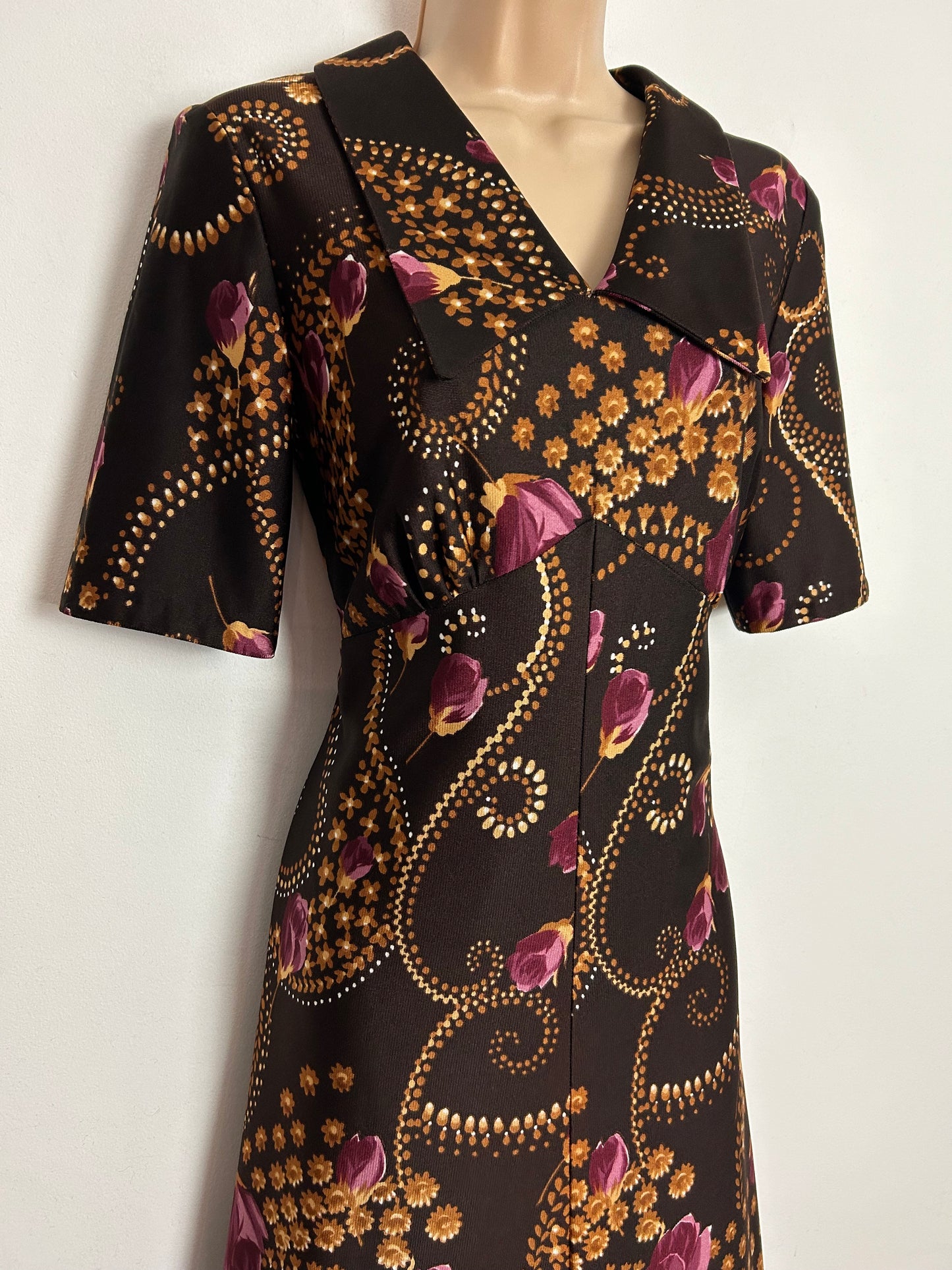 Vintage 1970s UK Size 10-12 Brown Sandy Beige & Purple Floral Print Short Sleeve Maxi Dress