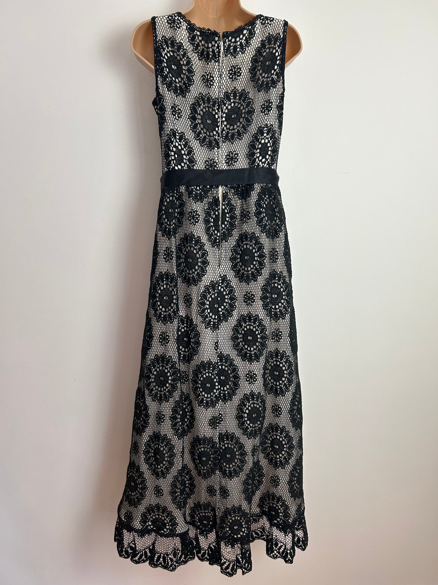 Vintage 1960s FRANK USHER LONDON Size 8 Black Crochet Lace Sleeveless Satin Belted Occasion Evening Maxi Dress