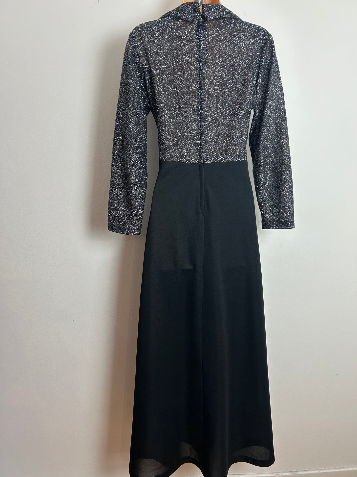 Vintage 1970s Size 12 Black & Silver Glittery Shimmery Lurex Dagger Collar Long Sleeve Evening Maxi Dress