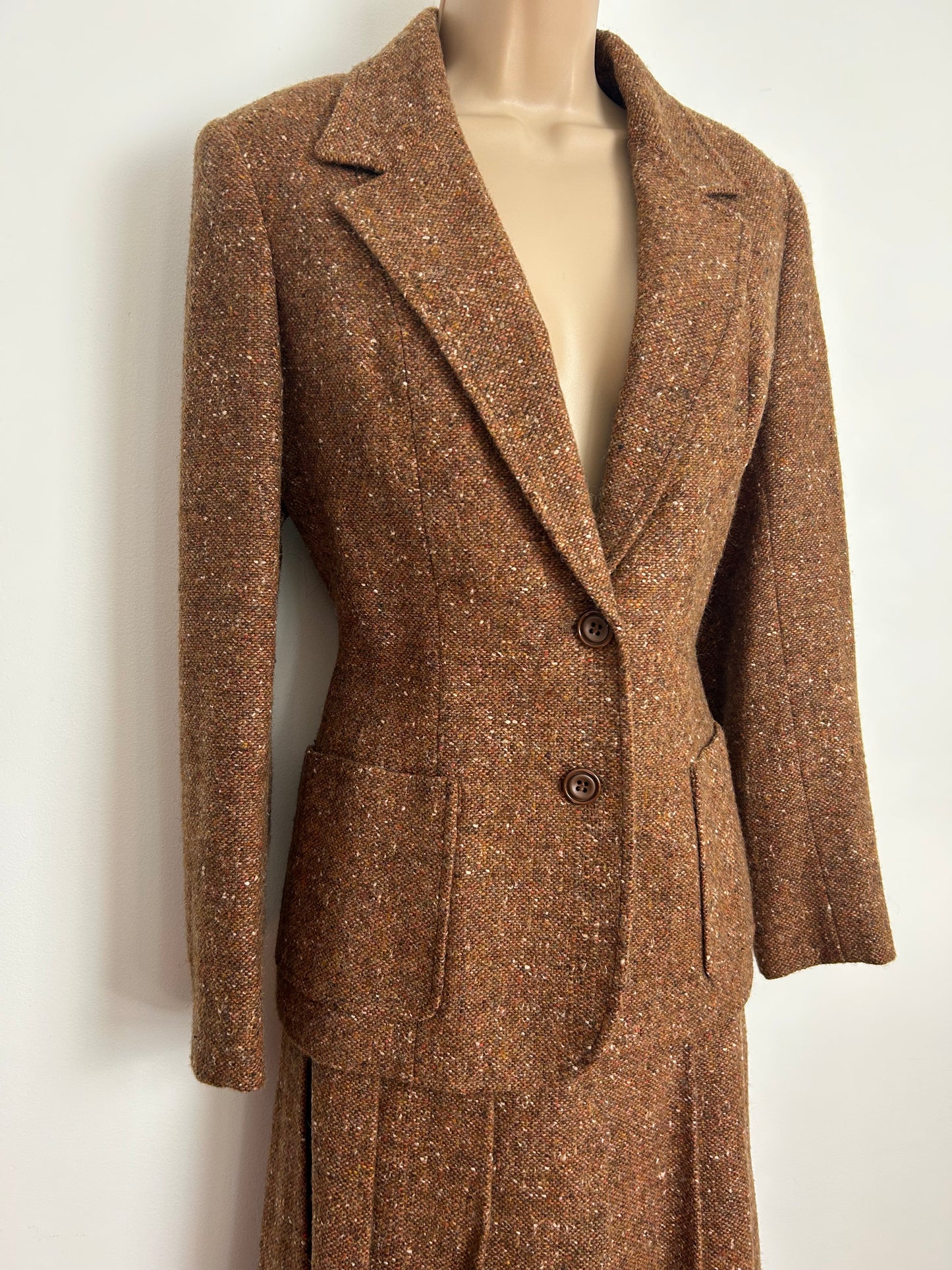 Vintage 1960s JULIUS Size 8 Brown Tweed Two Piece Wool Mix Skirt Suit