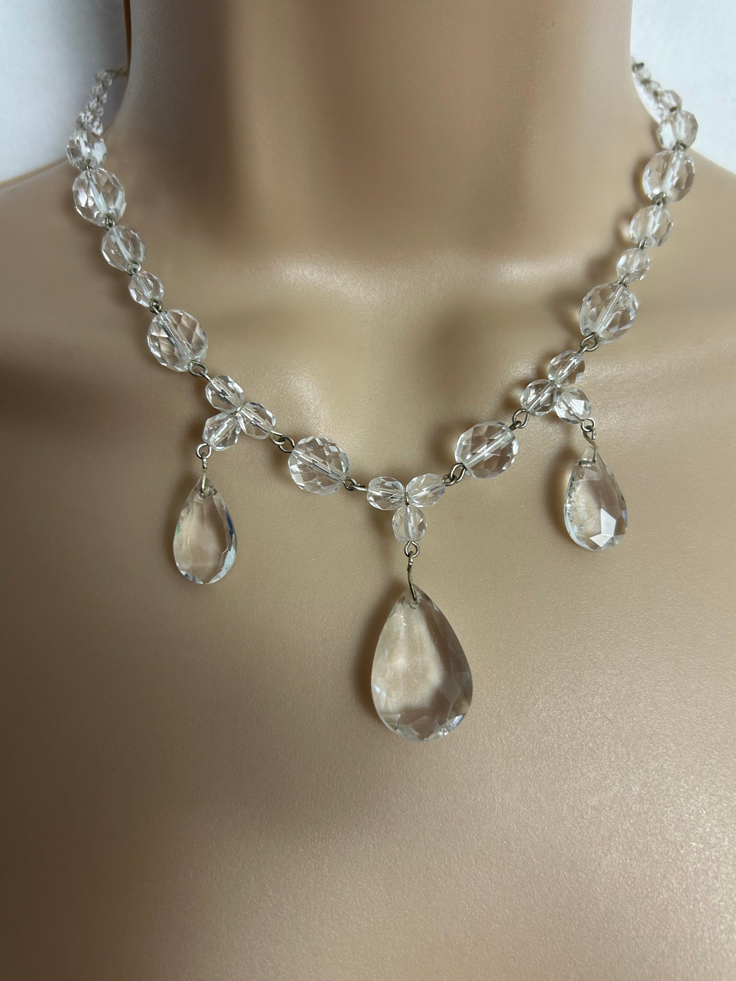 Vintage Pretty Clear Glass Droplet Bead Necklace